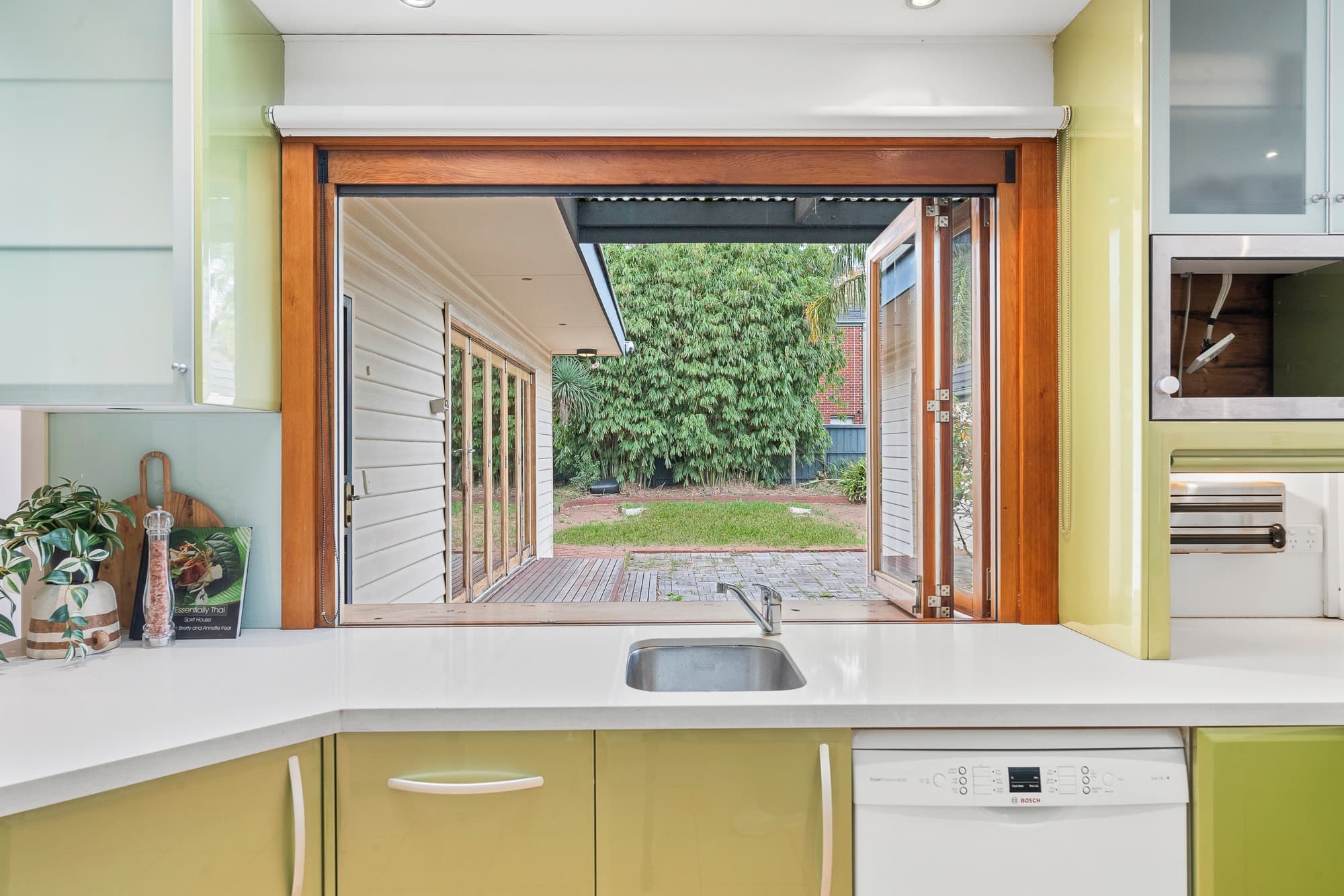 37 Irving Street, Mount Waverley - Thumbnail 6