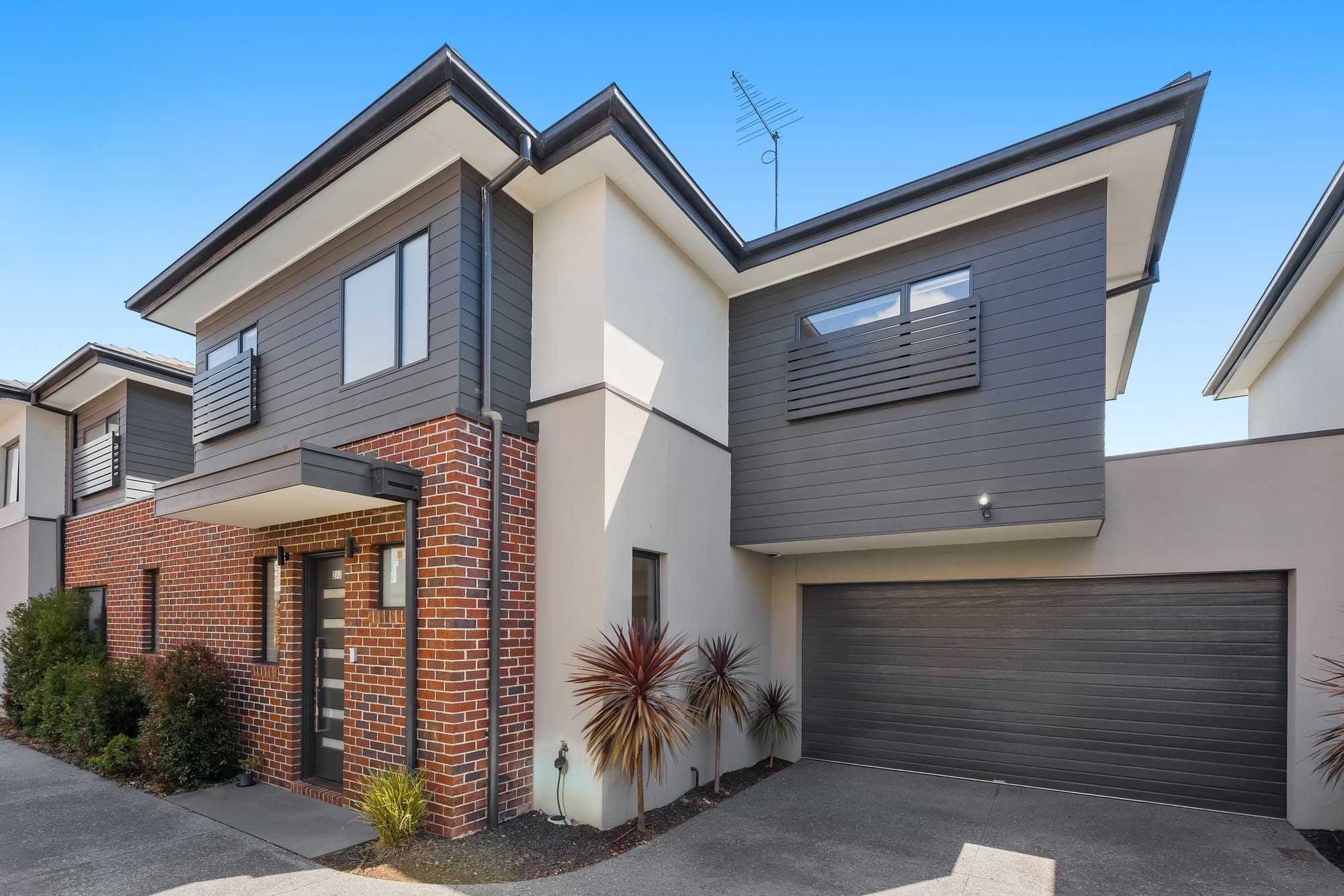 2/7 Daly Street, Doncaster East - Image 1