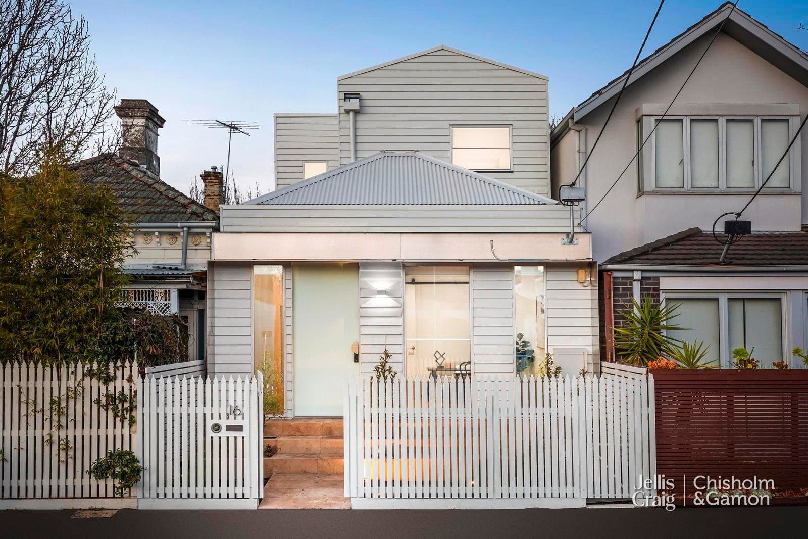 16 Moore Street, Elwood, Elwood - Thumbnail 2
