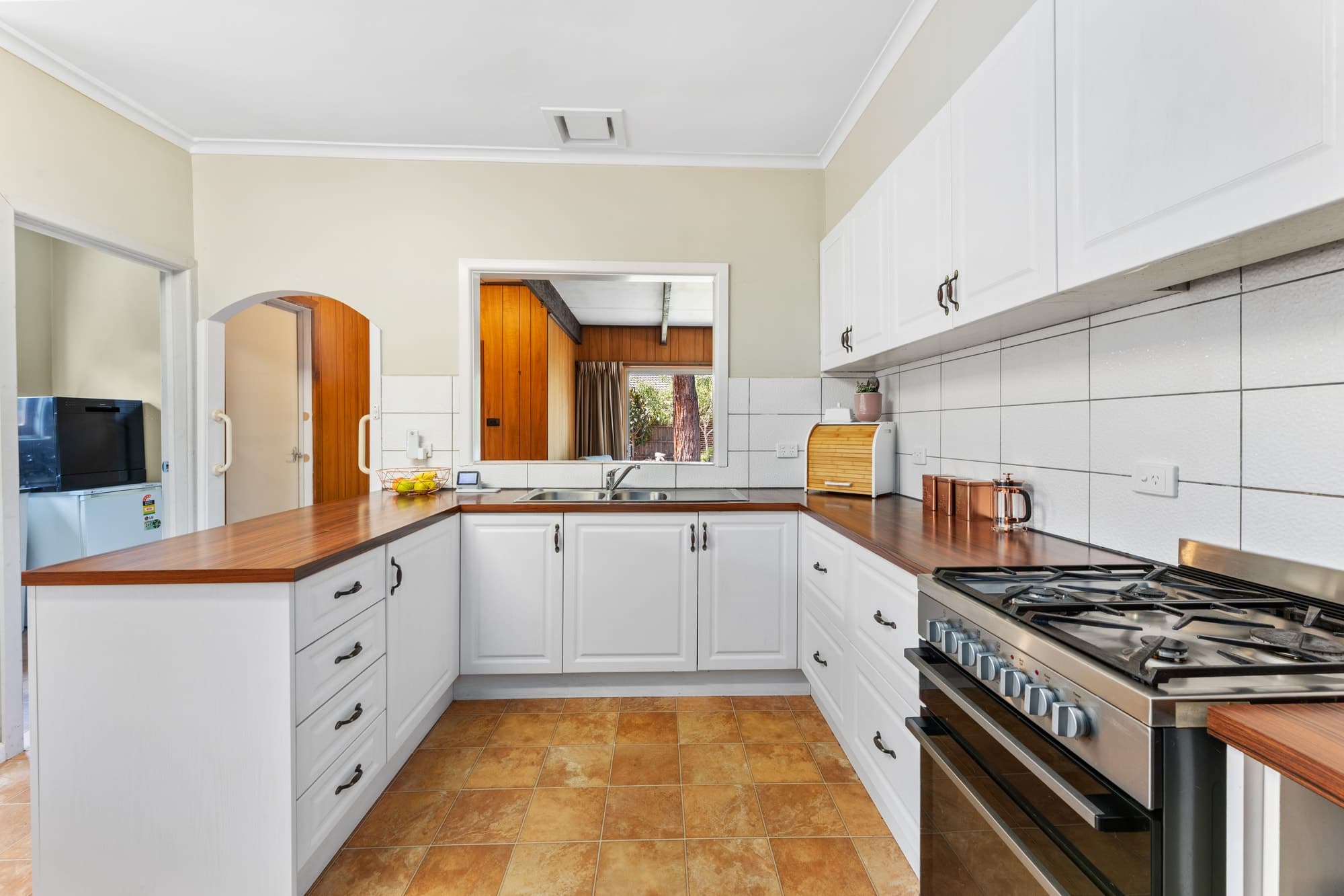 69 Shady Grove, Forest Hill - Thumbnail 5