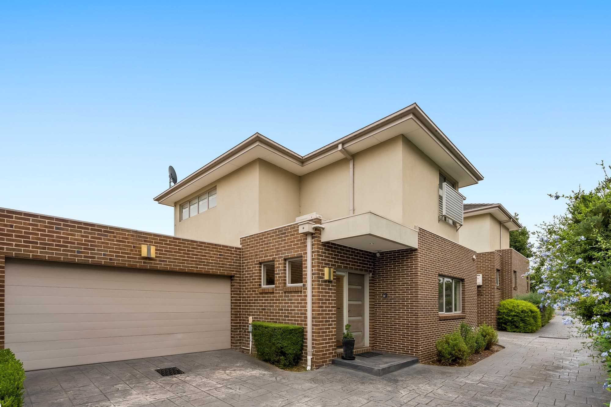 2/1056 Doncaster Road, Doncaster East - Image 1