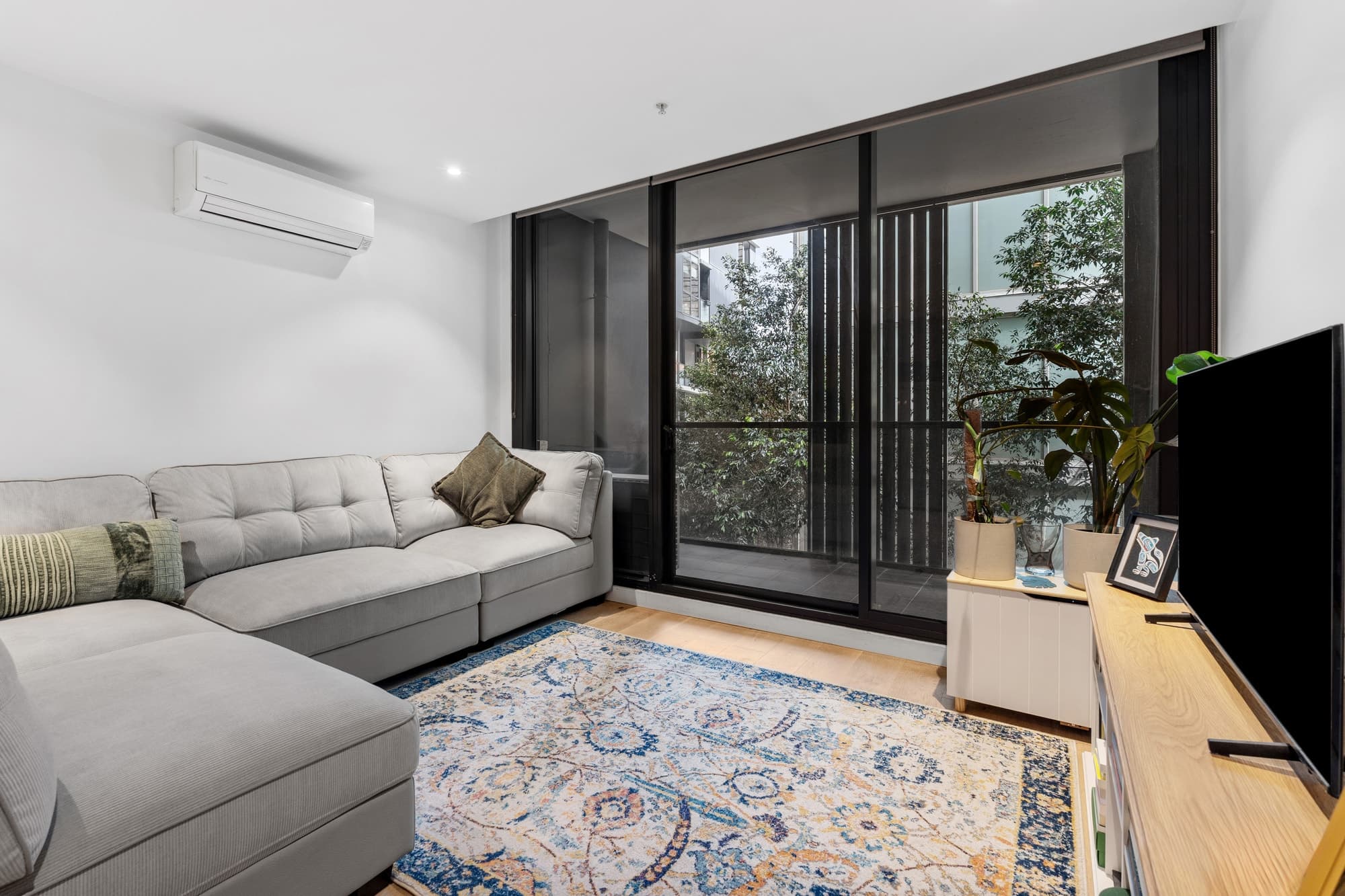 204E/9 Robert Street, Collingwood - Thumbnail 2