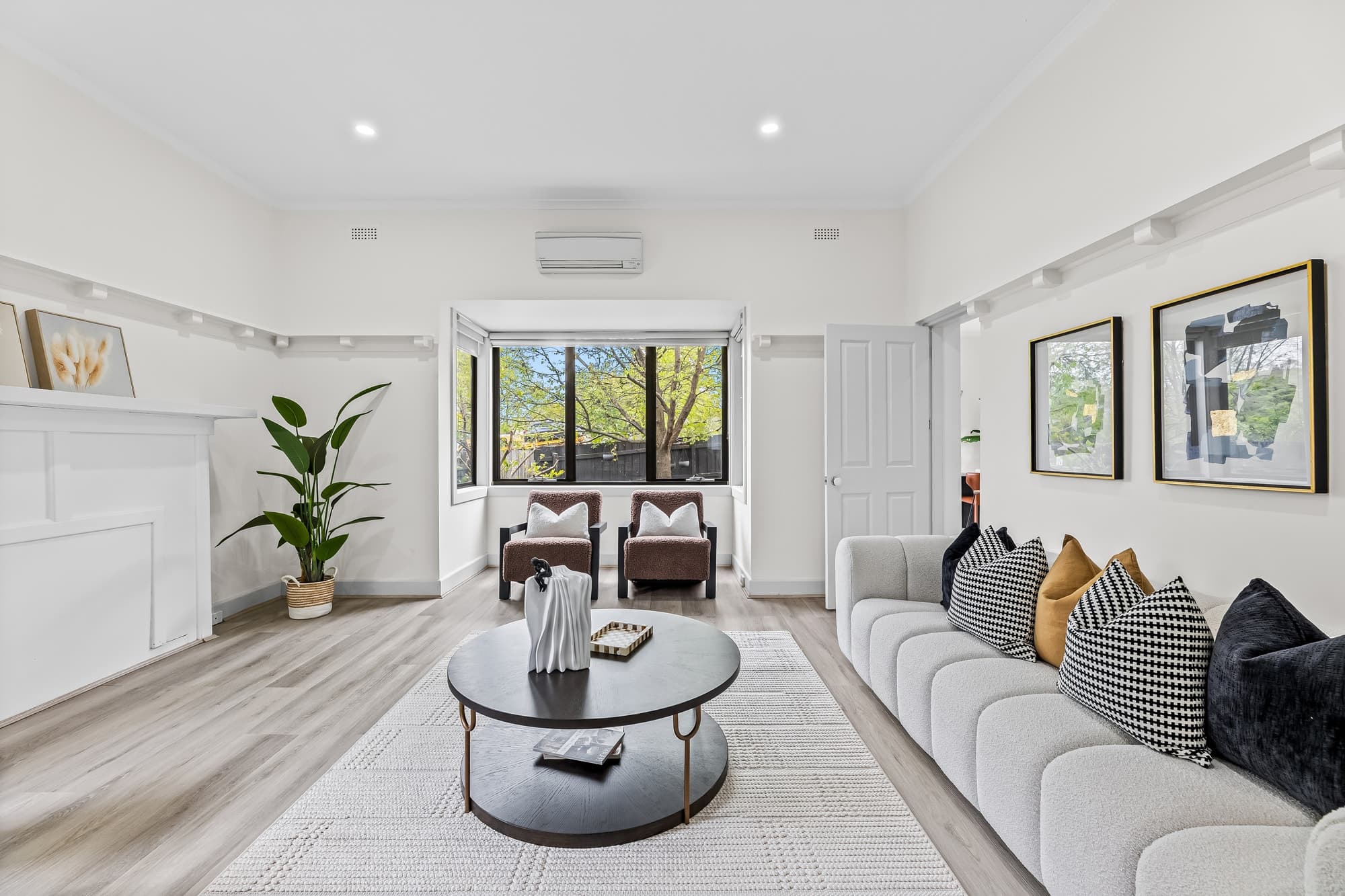 1/76 Whitehorse Road, Blackburn - Image 1