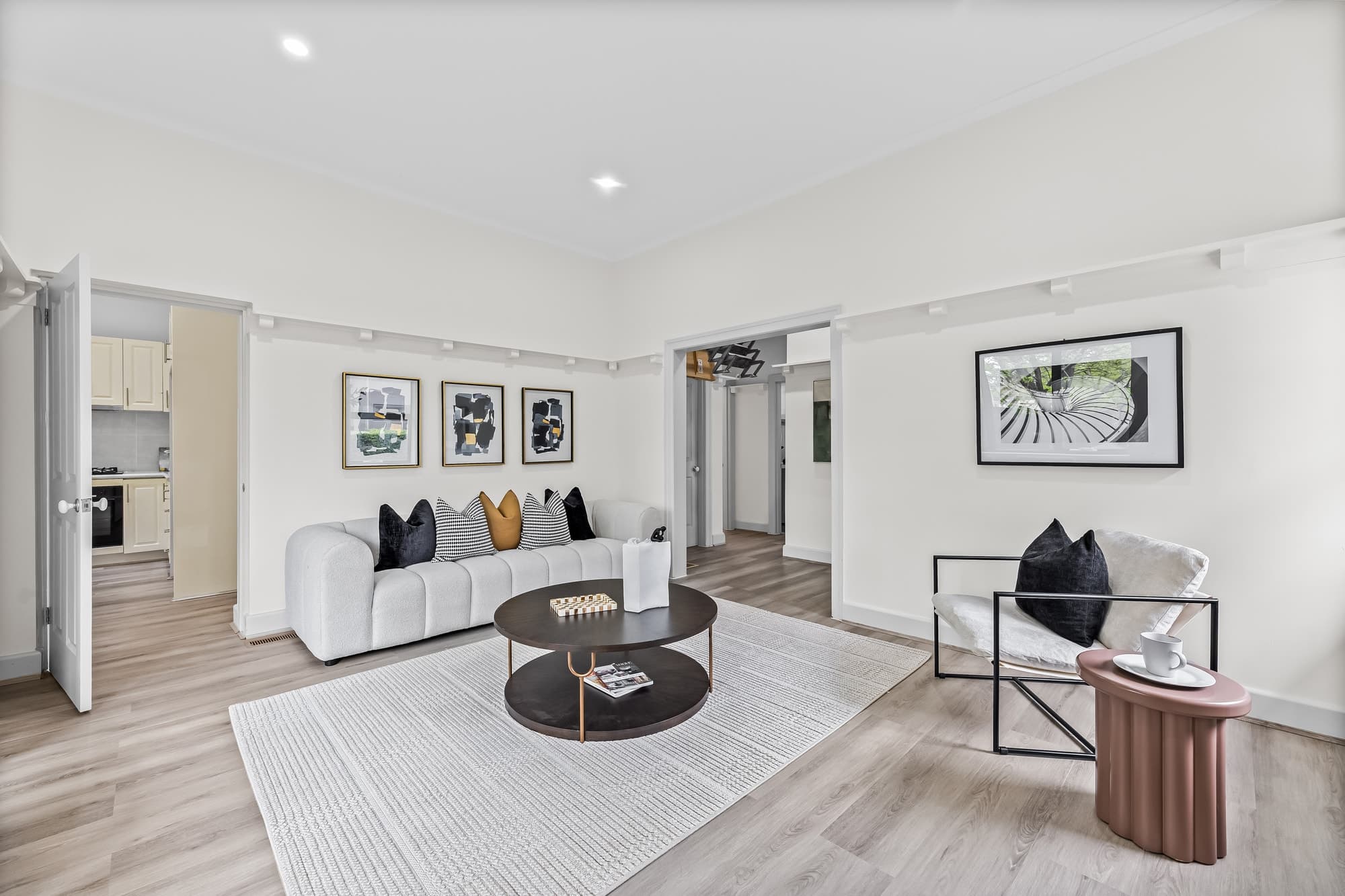 1/76 Whitehorse Road, Blackburn - Thumbnail 2