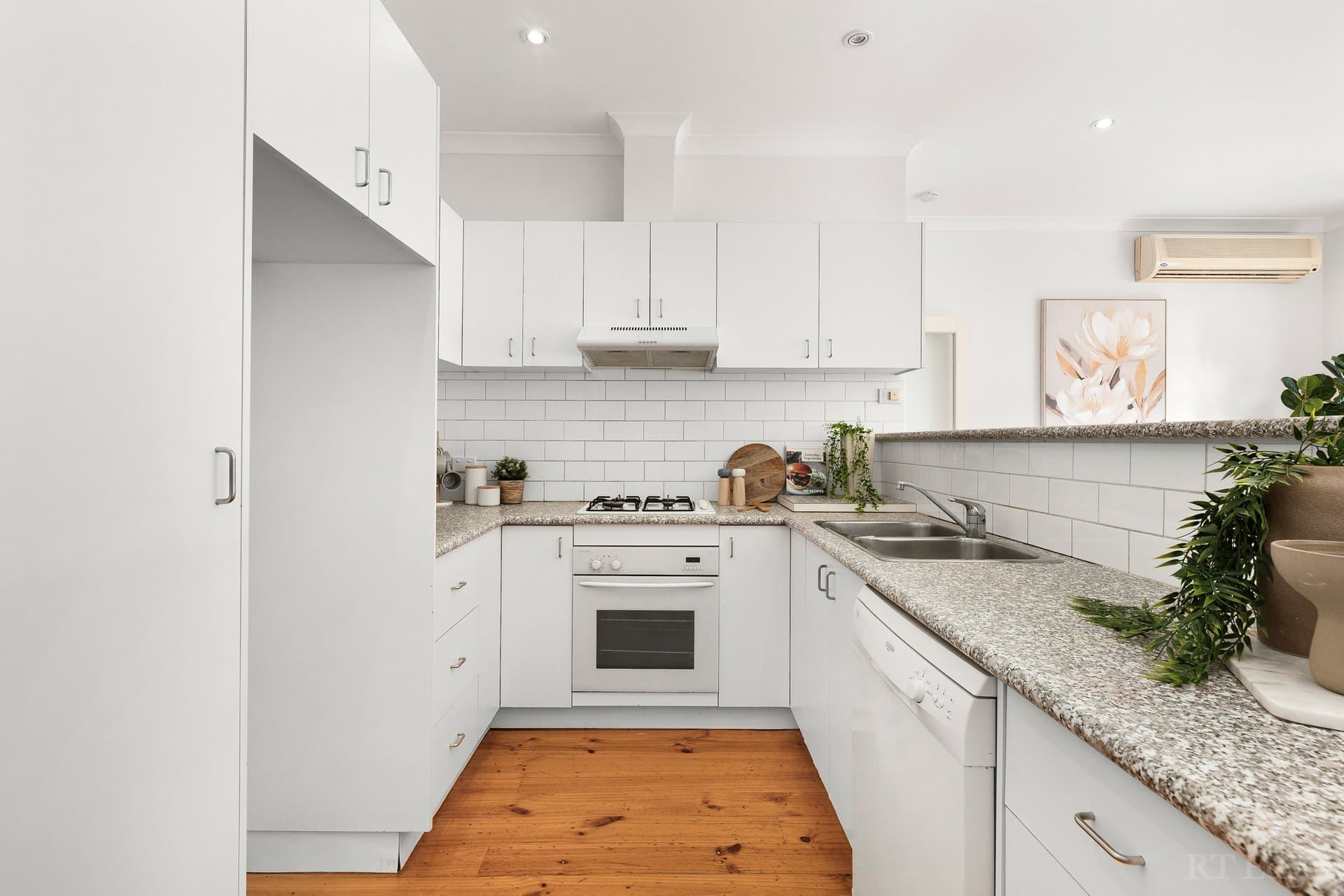 112 Tope Street, South Melbourne, South Melbourne - Thumbnail 3