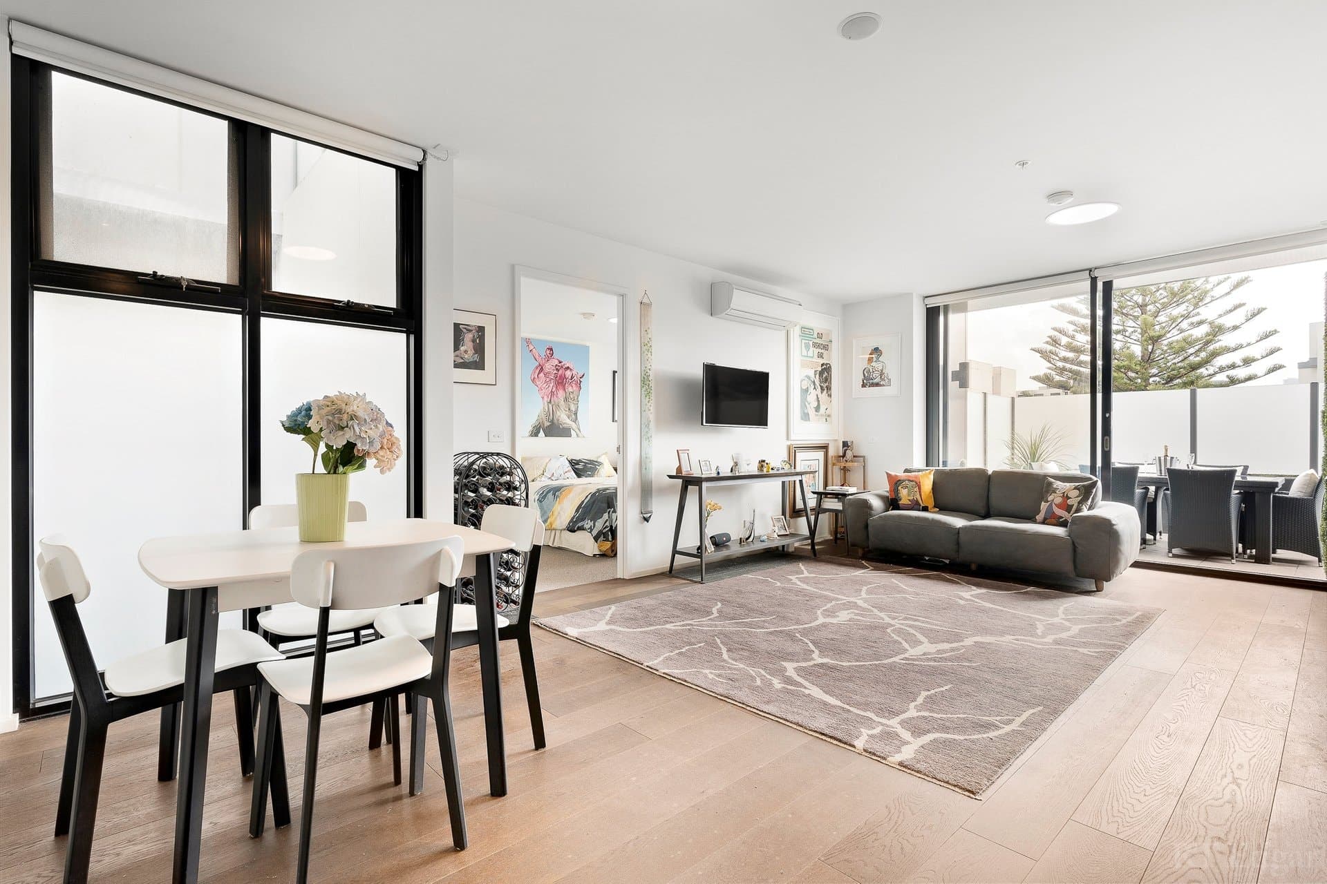 201/40 Beach Street, Port Melbourne, Port Melbourne - Thumbnail 2