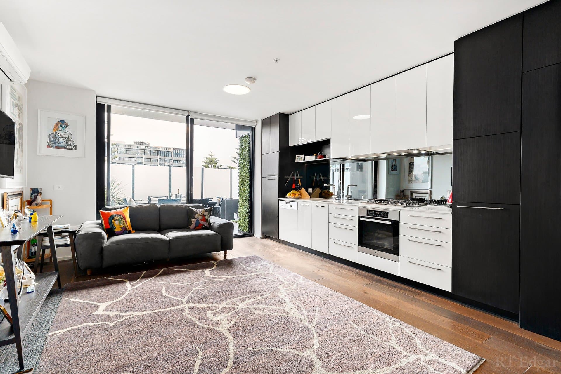 201/40 Beach Street, Port Melbourne, Port Melbourne - Thumbnail 3