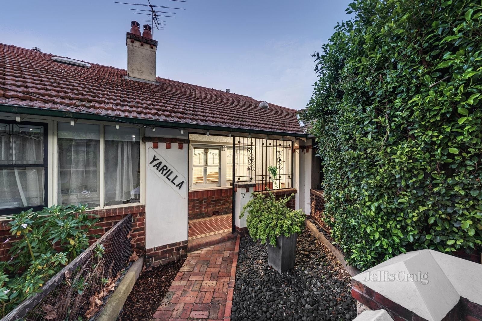 17 Irymple Avenue, St Kilda, St Kilda - Thumbnail 4