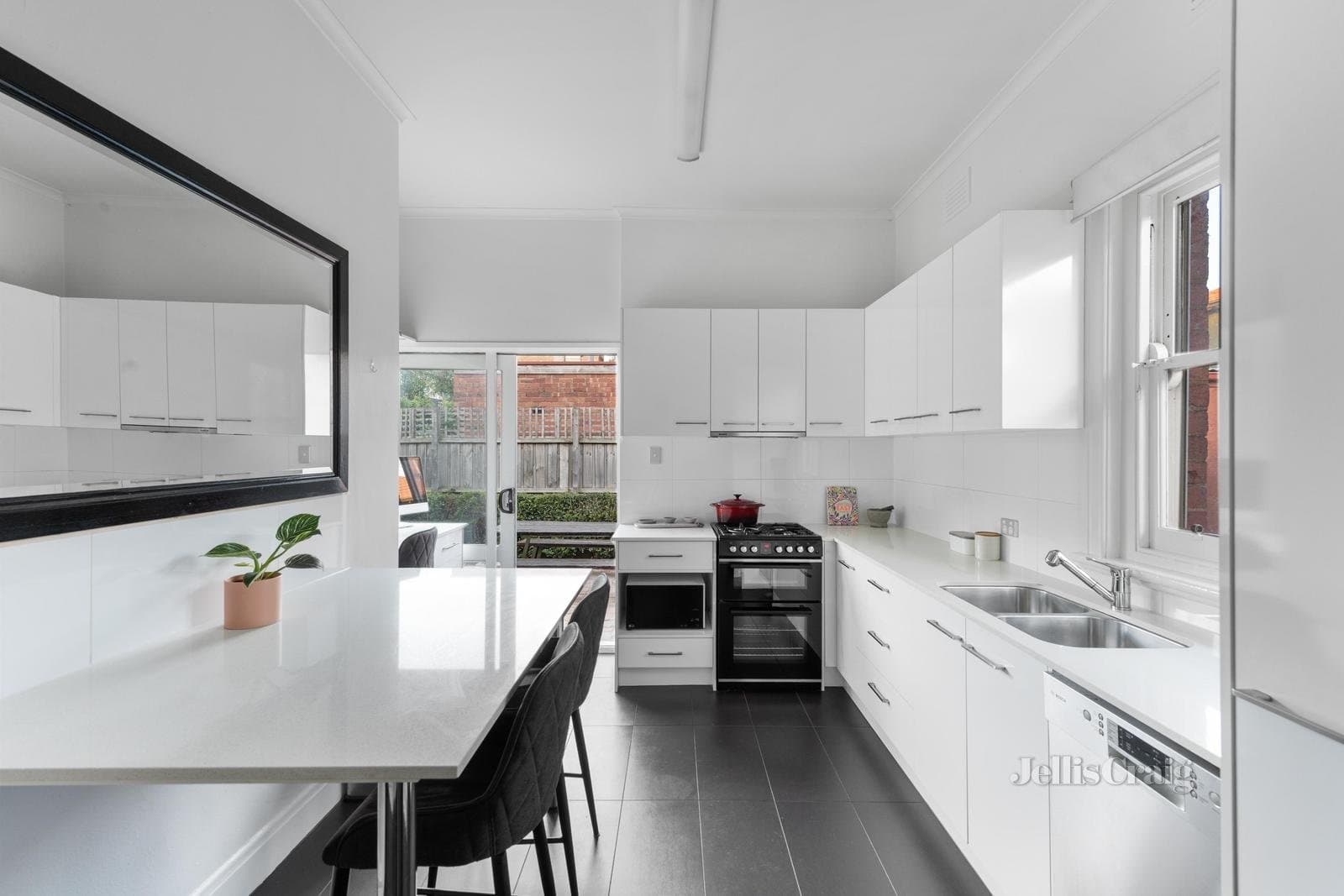 17 Irymple Avenue, St Kilda, St Kilda - Thumbnail 6