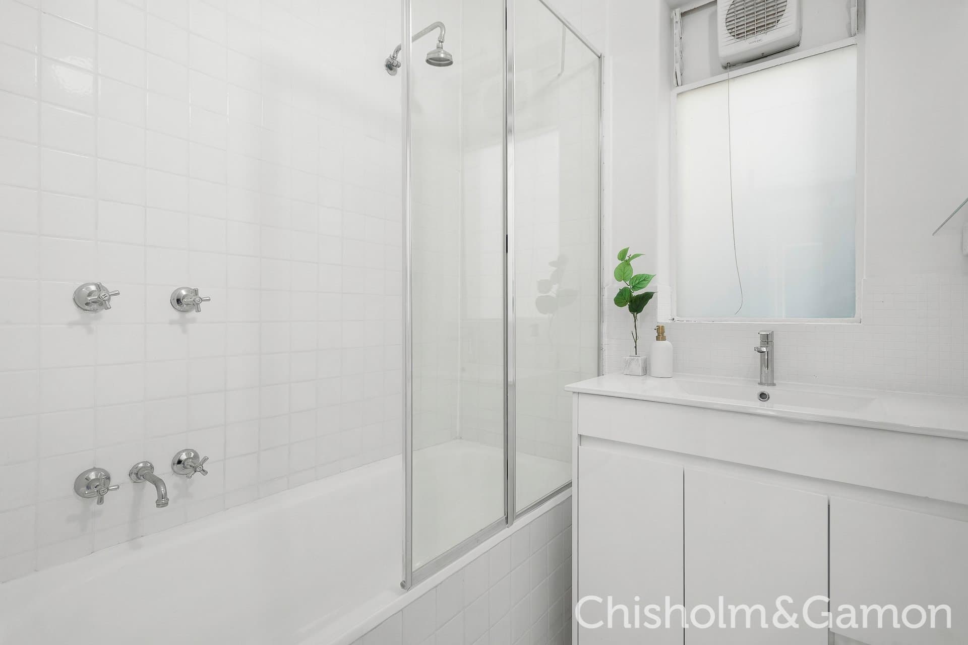 2/45 Spray Street, Elwood, Elwood - Image 1