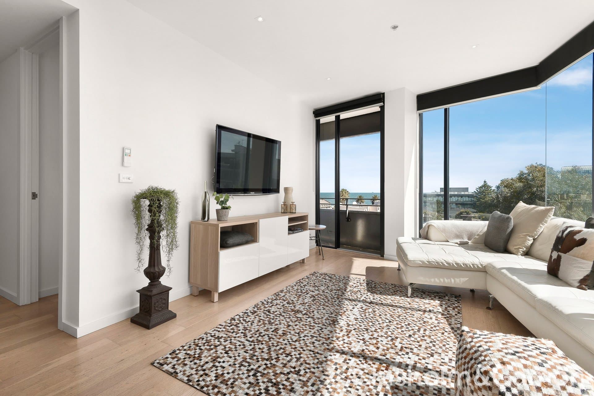 504/55 Bay Street, Port Melbourne, Port Melbourne - Thumbnail 2