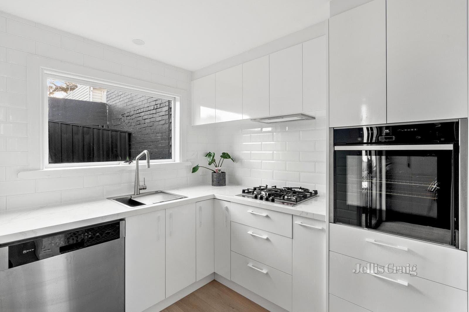108 Graham Street, Albert Park, Albert Park - Thumbnail 4