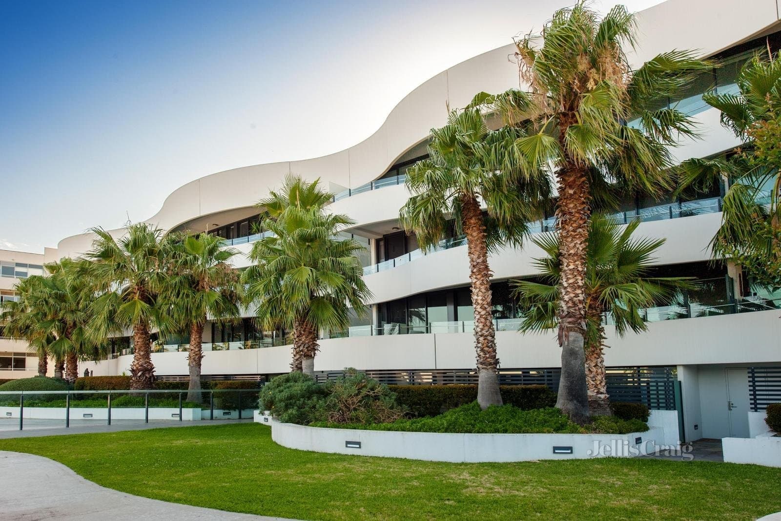 407/108 Bay Street, Port Melbourne, Port Melbourne - Thumbnail 2