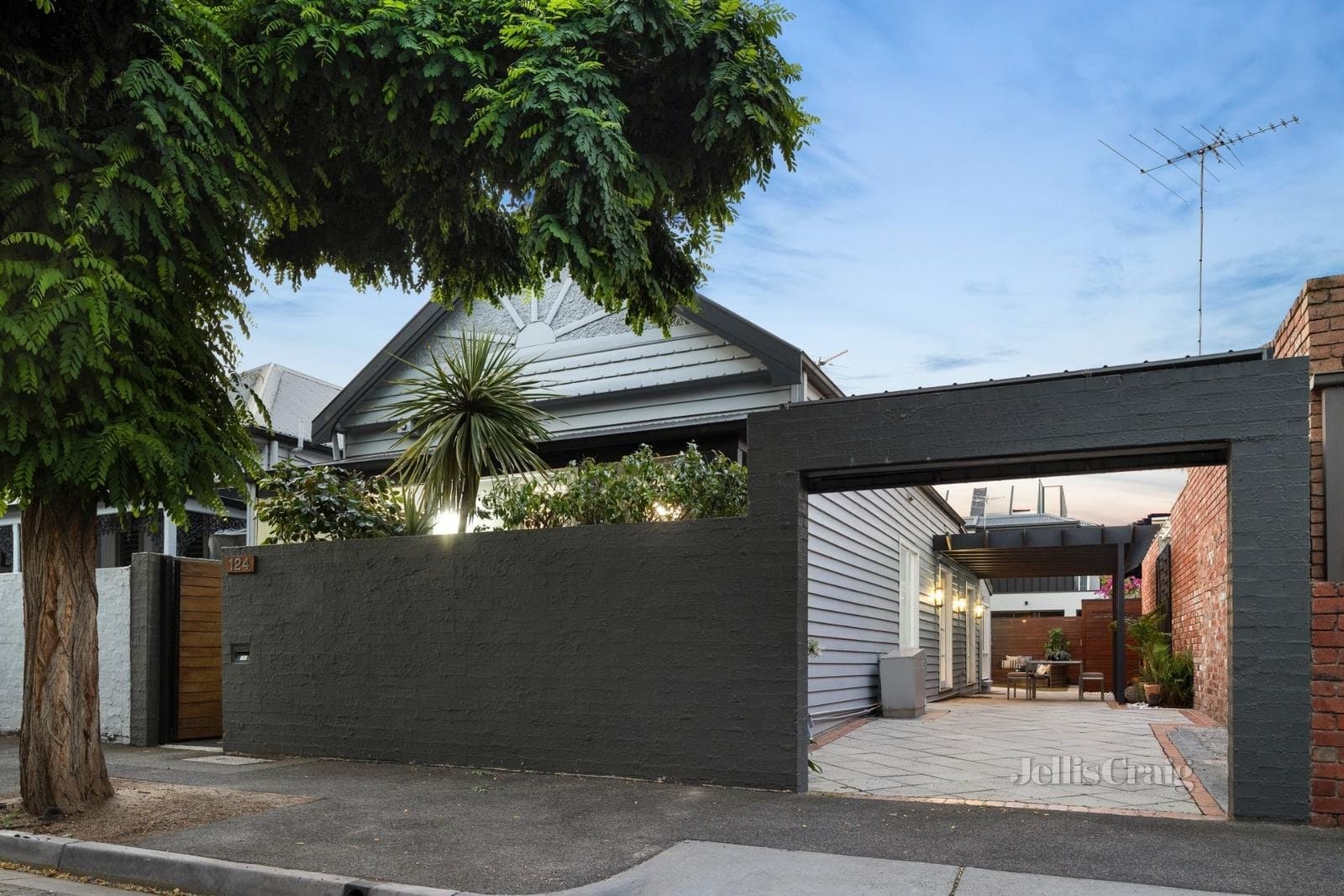 124 Evans Street, Port Melbourne, Port Melbourne - Thumbnail 2