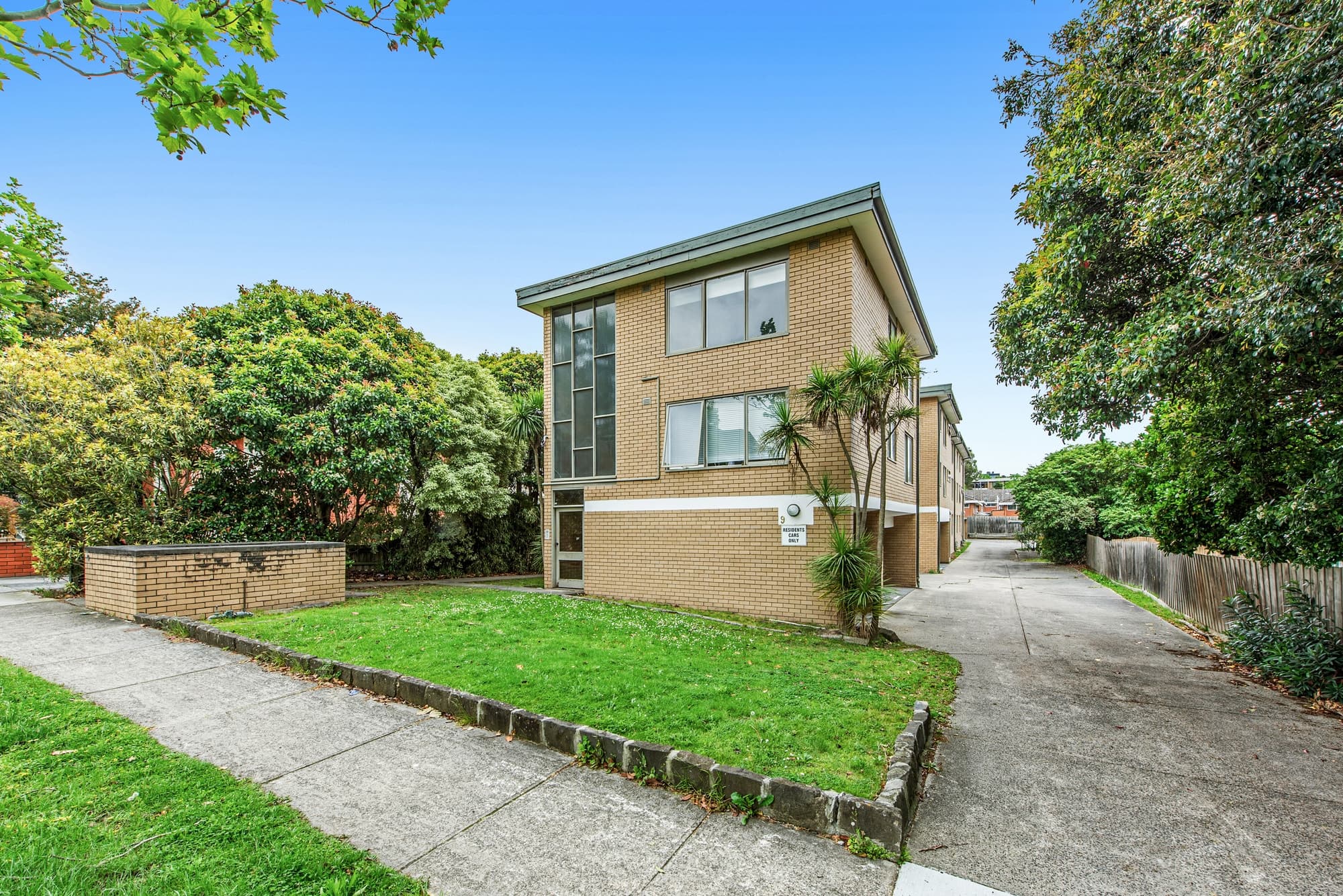 8/9 Albion Road, Box Hill - Image 1