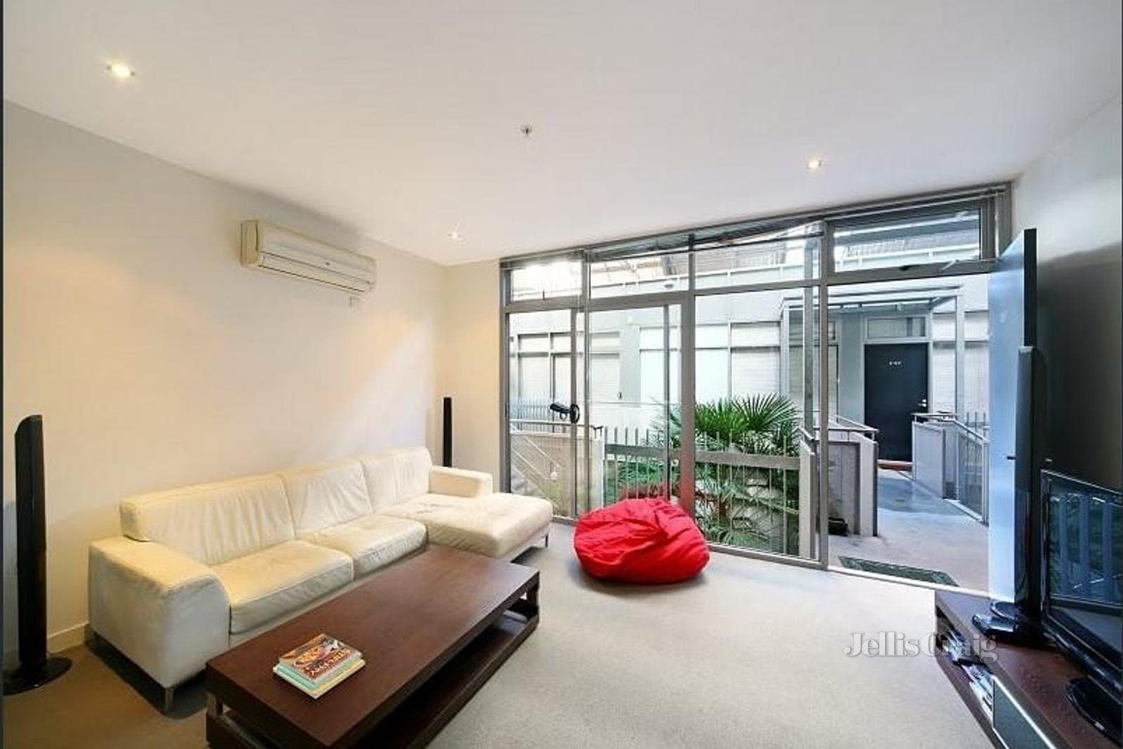 F203/91 Dow Street, Port Melbourne, Port Melbourne - Thumbnail 4