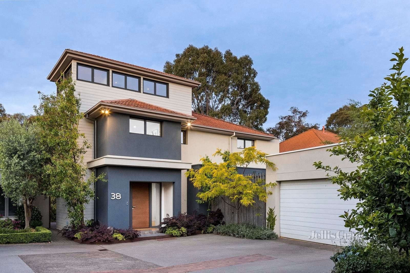 38 The Crescent, Port Melbourne, Port Melbourne - Thumbnail 2
