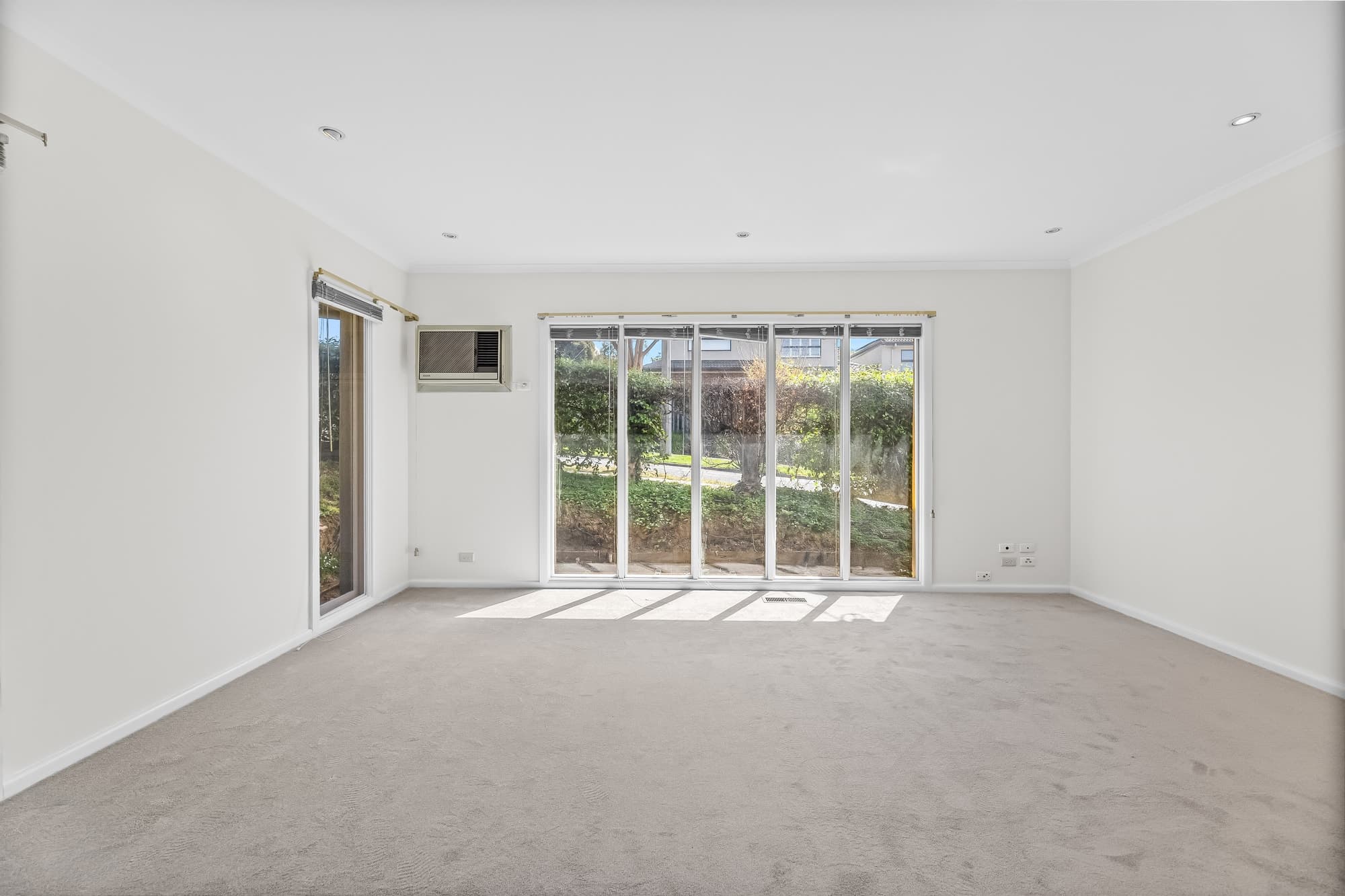 1/66 Blackburn Road, Doncaster East - Thumbnail 3