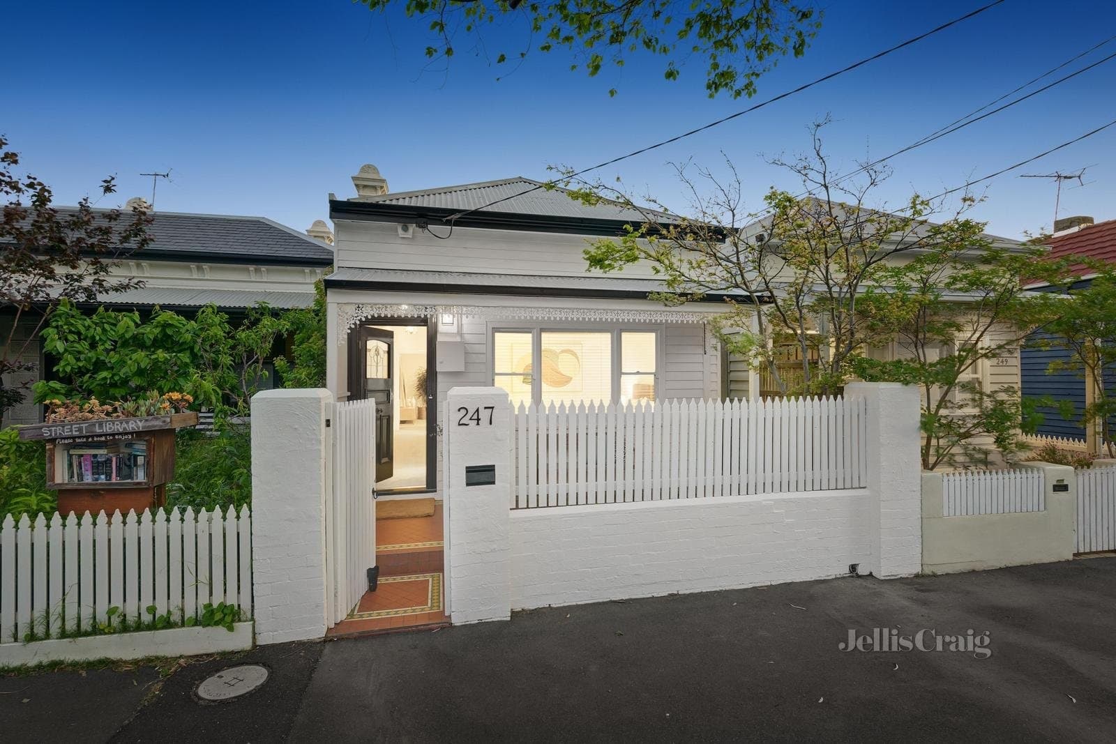 247 Bridport Street West, Albert Park, Albert Park - Thumbnail 2