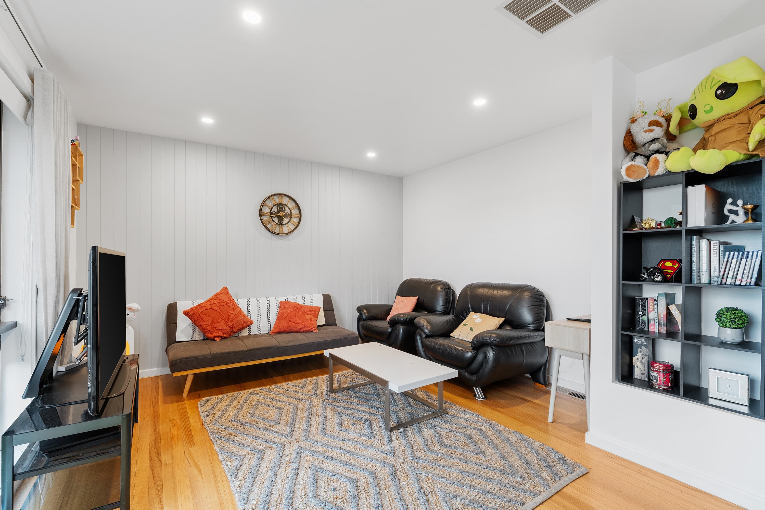 2/1190 Riversdale Road, Box Hill South - Thumbnail 2