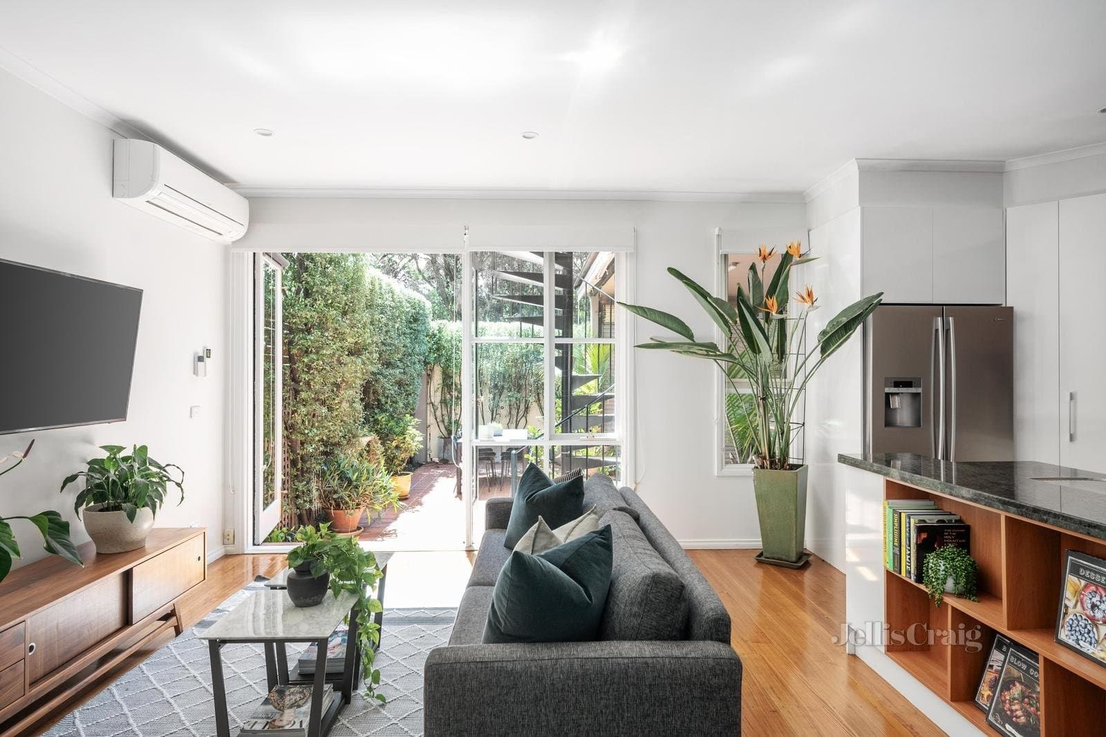 317 Canterbury Road, St Kilda West, St Kilda West - Thumbnail 3