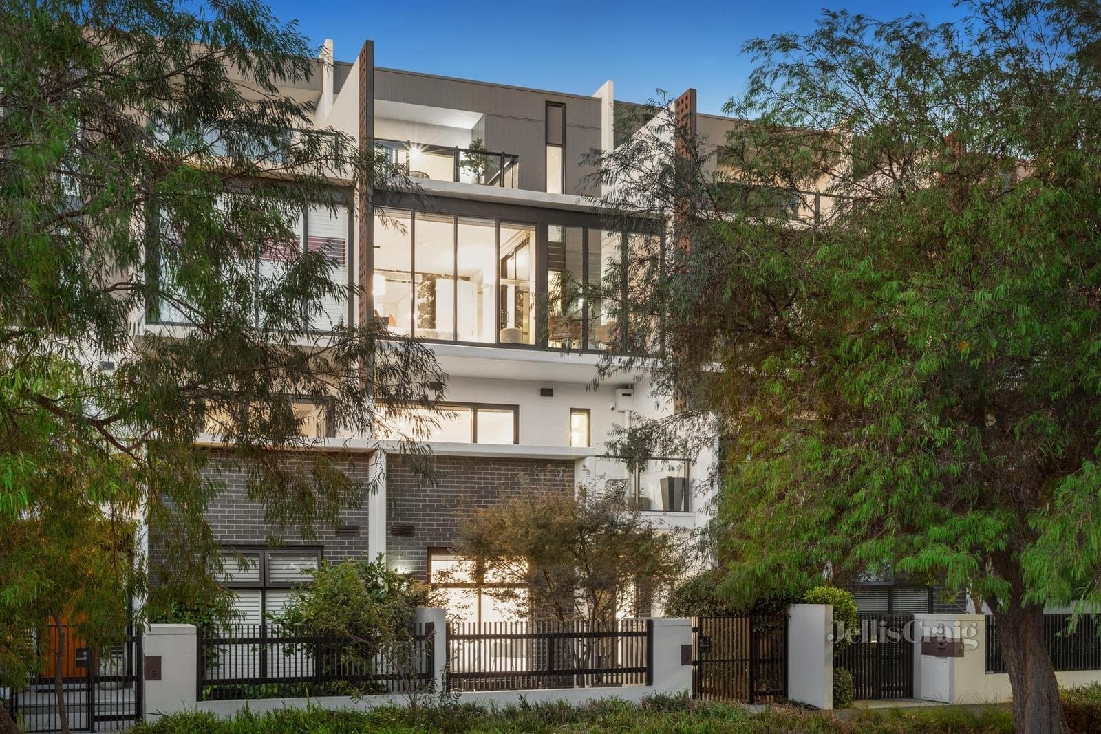 7 Danks Street, Albert Park, Albert Park - Thumbnail 2