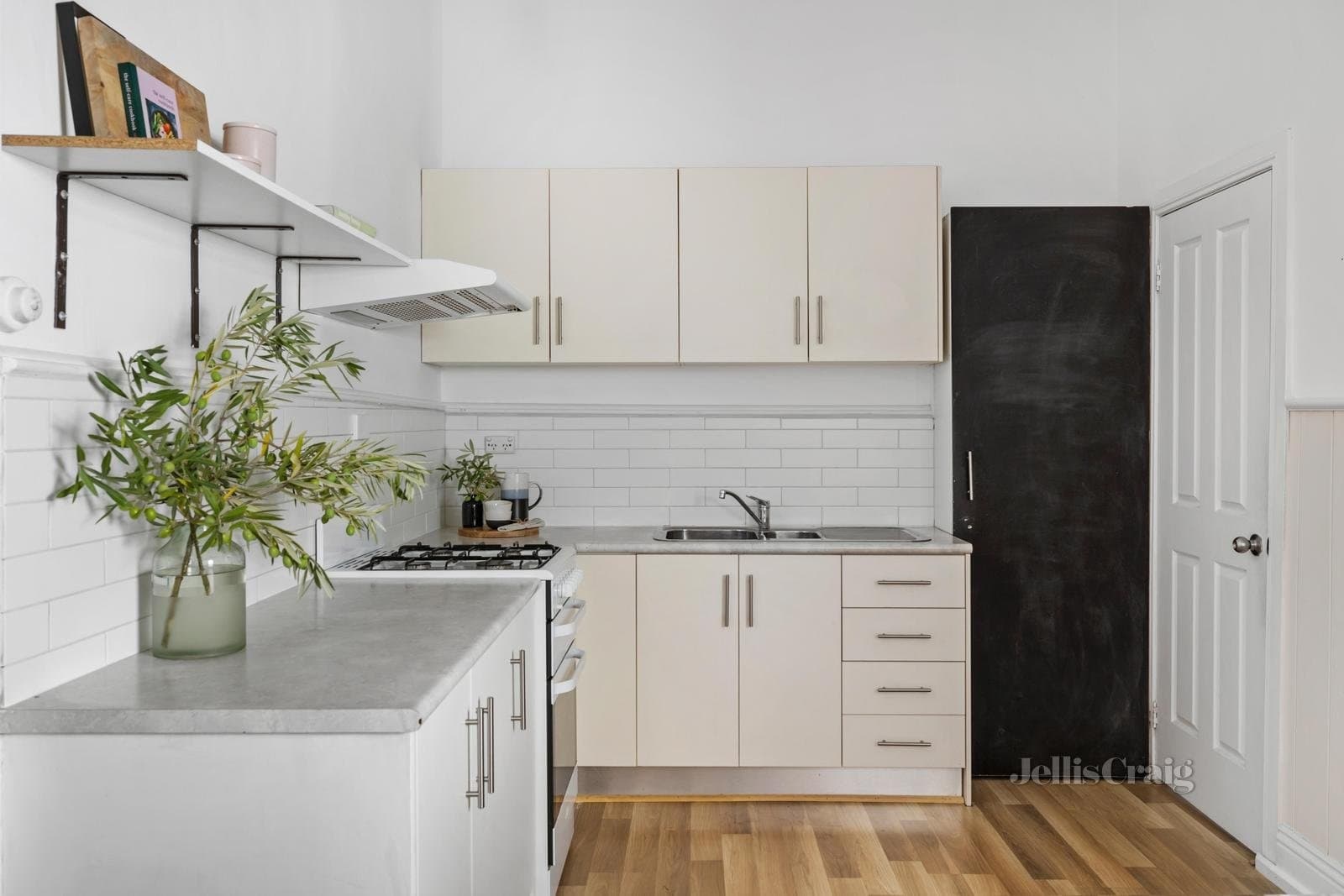 Sold Sold Price: $1,390,000 79 Carter Street, Middle Park, Middle Park - Thumbnail 6