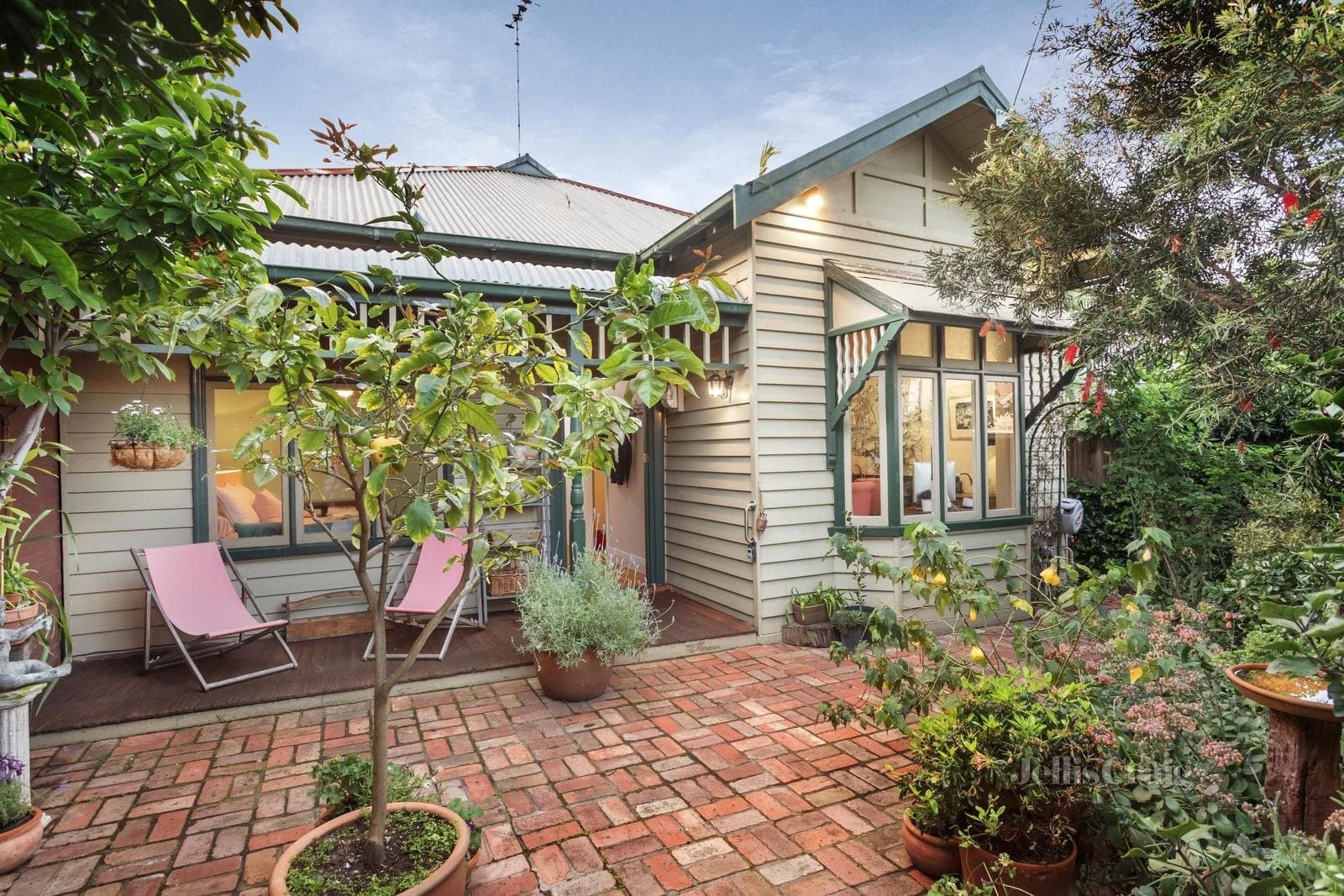 219 Esplanade West, Port Melbourne, Port Melbourne - Thumbnail 2