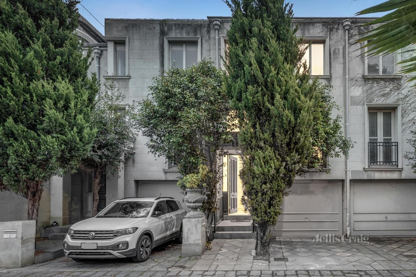 2 Bessiere Place, St Kilda, St Kilda - Thumbnail 2