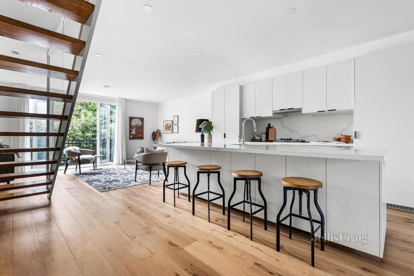 2 Bessiere Place, St Kilda, St Kilda - Thumbnail 3