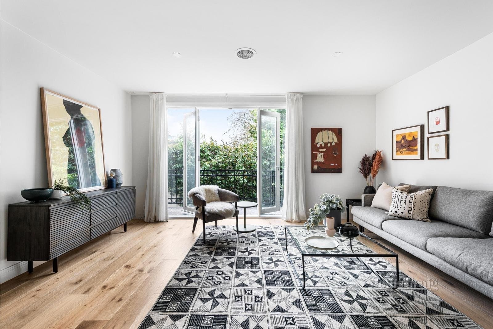 2 Bessiere Place, St Kilda, St Kilda - Thumbnail 4