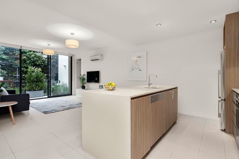 8/17 Pine Avenue, Elwood, Elwood - Image 1