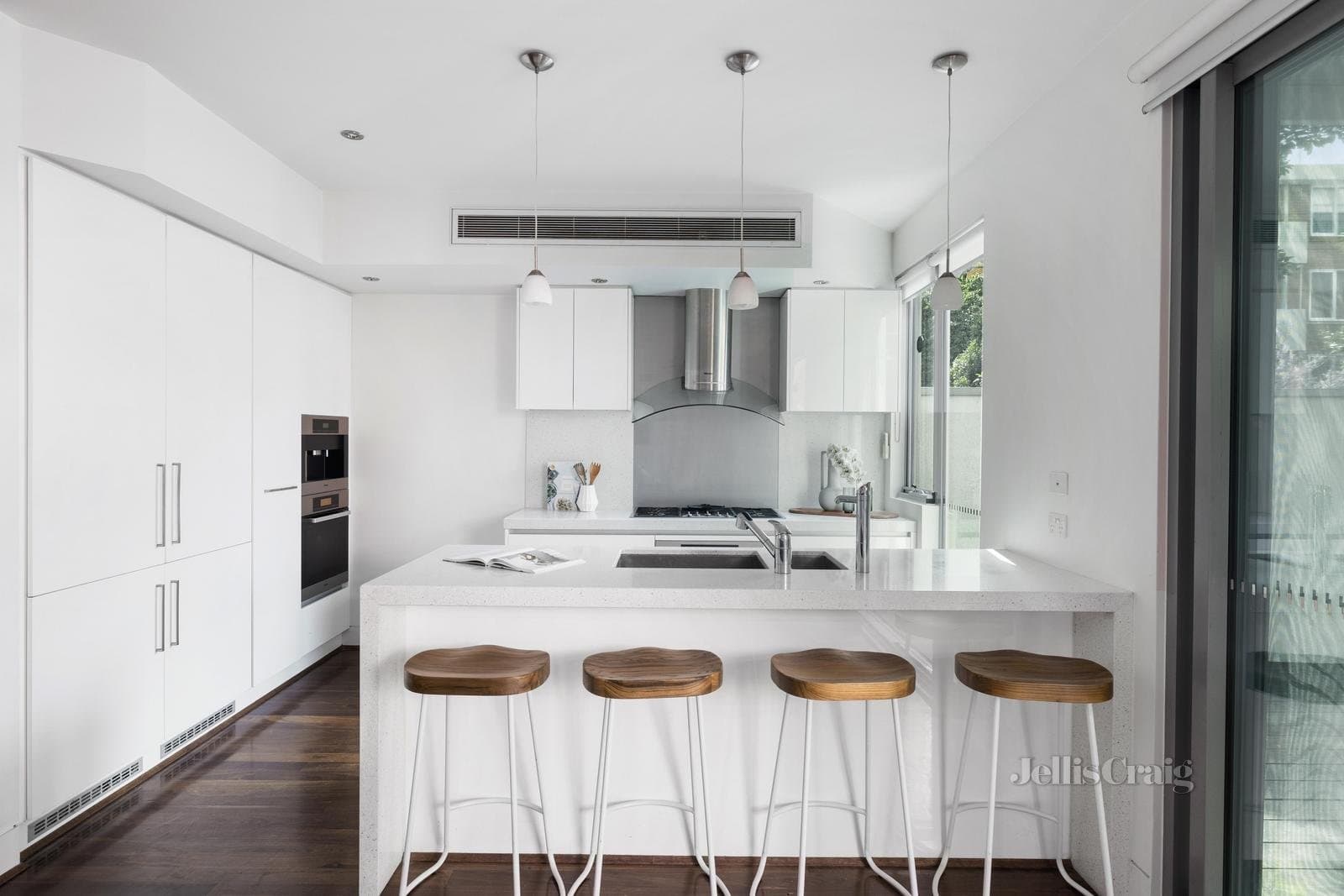 2/10 Marine Parade, St Kilda, St Kilda - Thumbnail 6