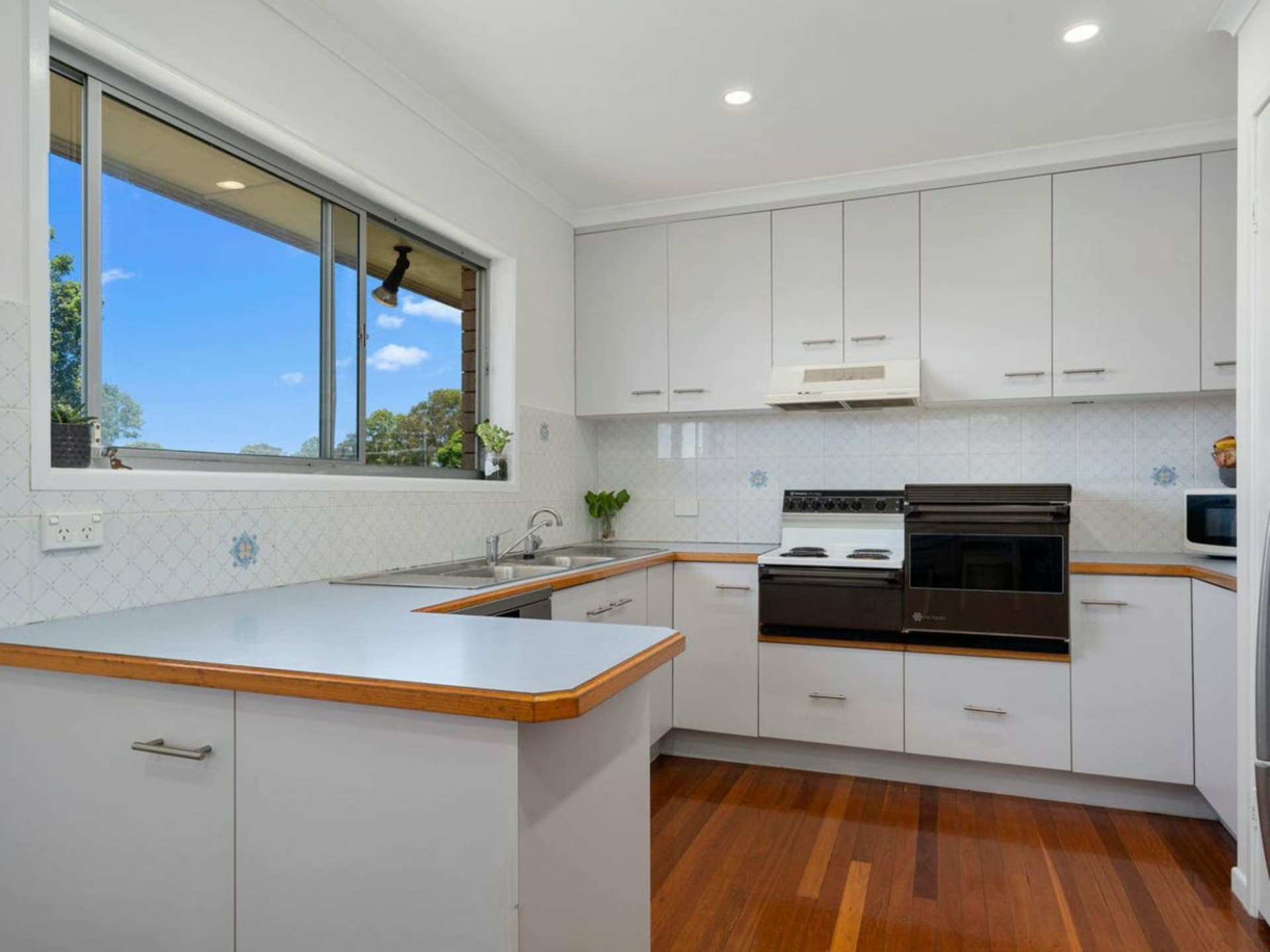 11 Oorooba Avenue, Bellara, Bellara - Thumbnail 3