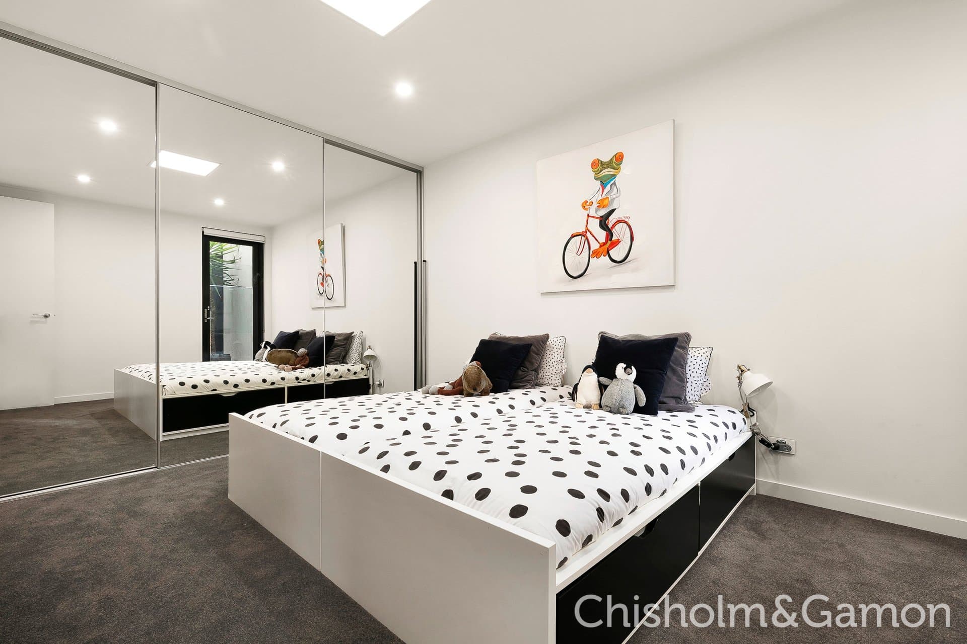2/196 Graham Street, Port Melbourne, Port Melbourne - Image 1