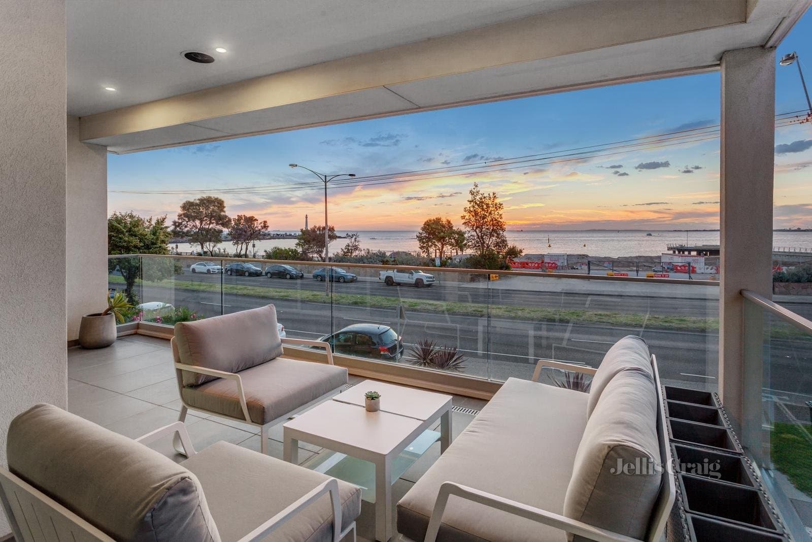 1/10 Marine Parade, St Kilda, St Kilda - Thumbnail 2