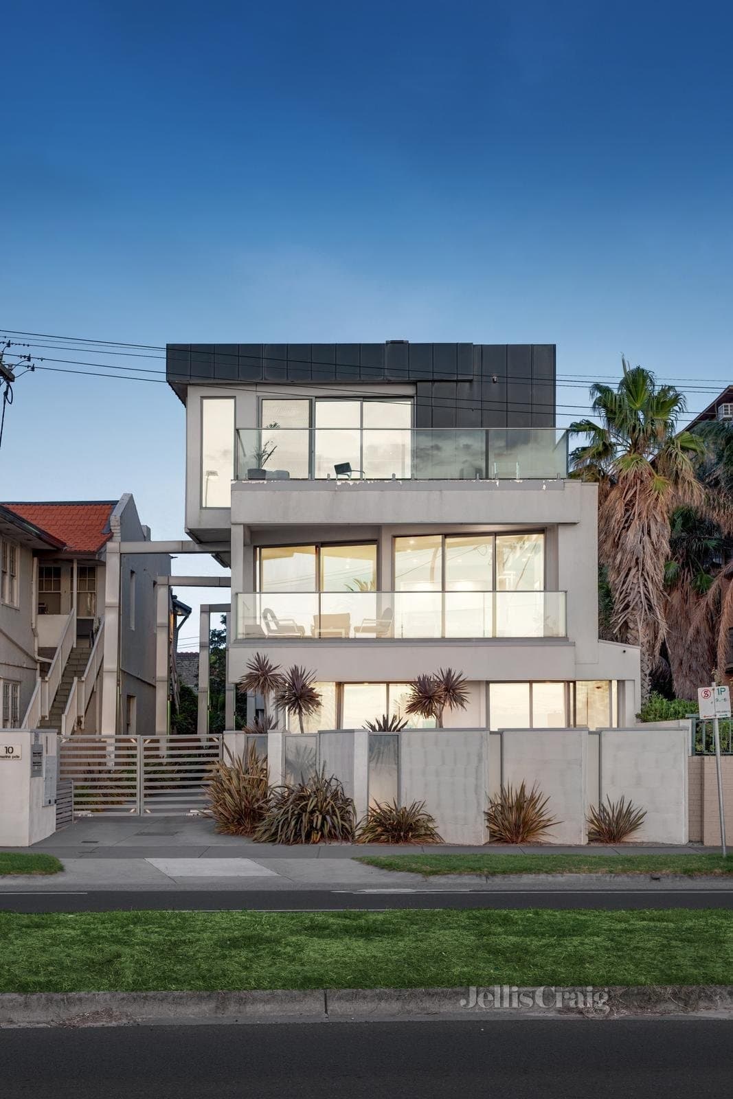 1/10 Marine Parade, St Kilda, St Kilda - Thumbnail 3