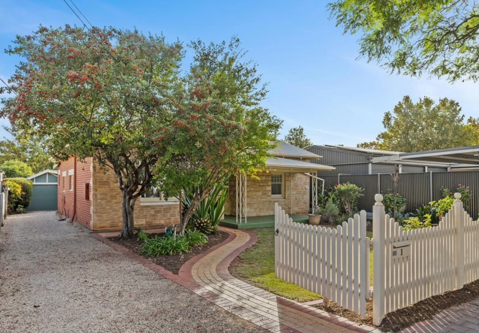 1 Clovelly Avenue, Clarence Park, Clarence Park - Thumbnail 2