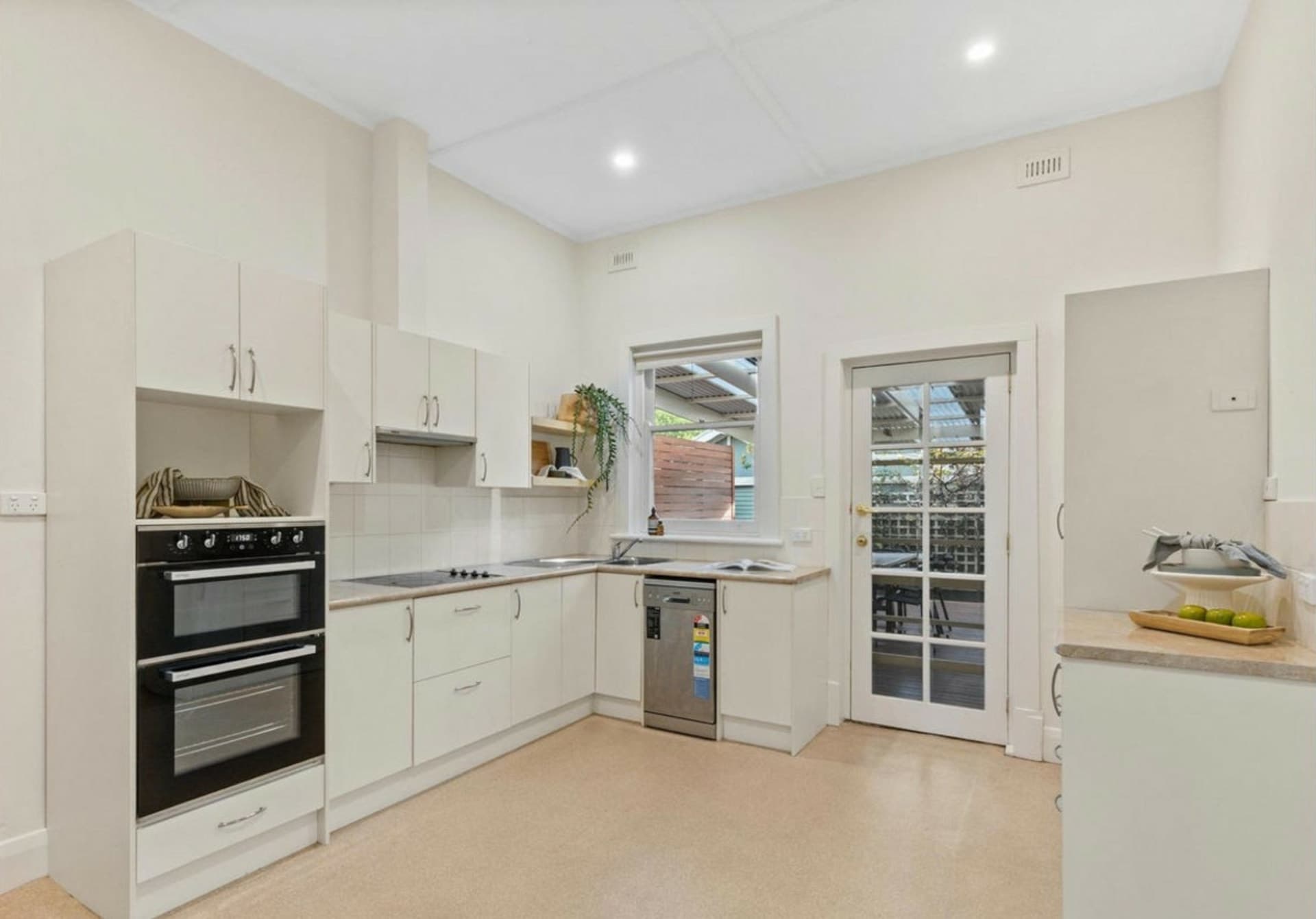 1 Clovelly Avenue, Clarence Park, Clarence Park - Thumbnail 7