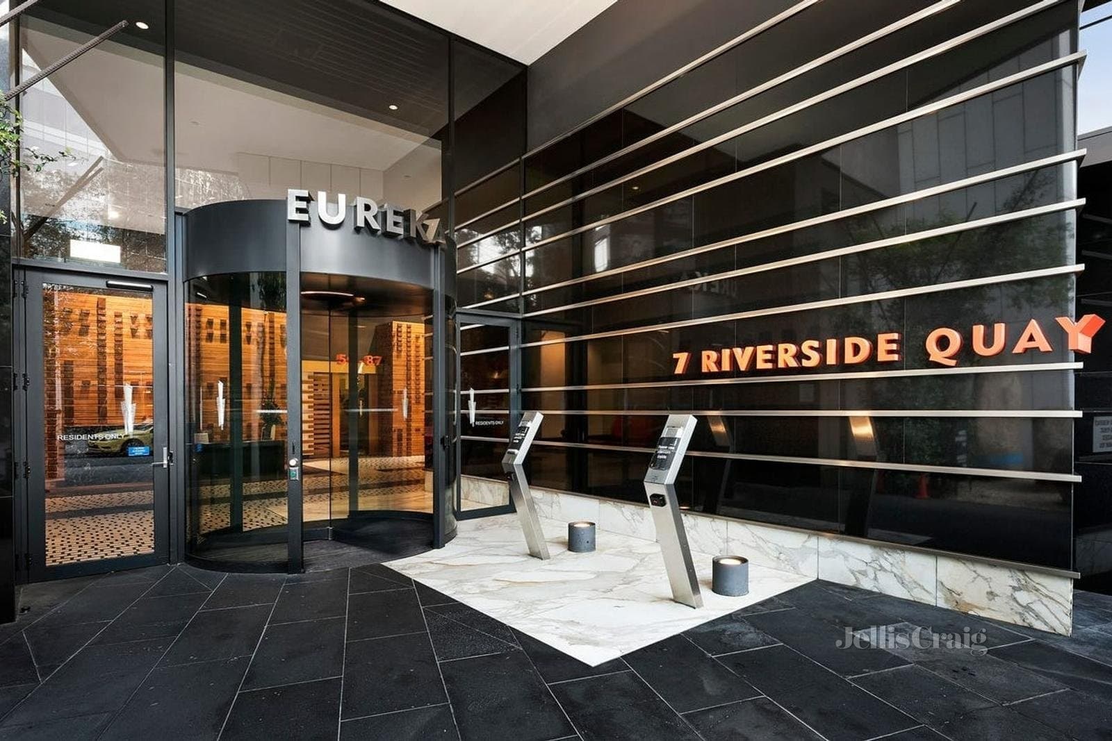 1604/7 Riverside Quay, Southbank, Southbank - Thumbnail 2