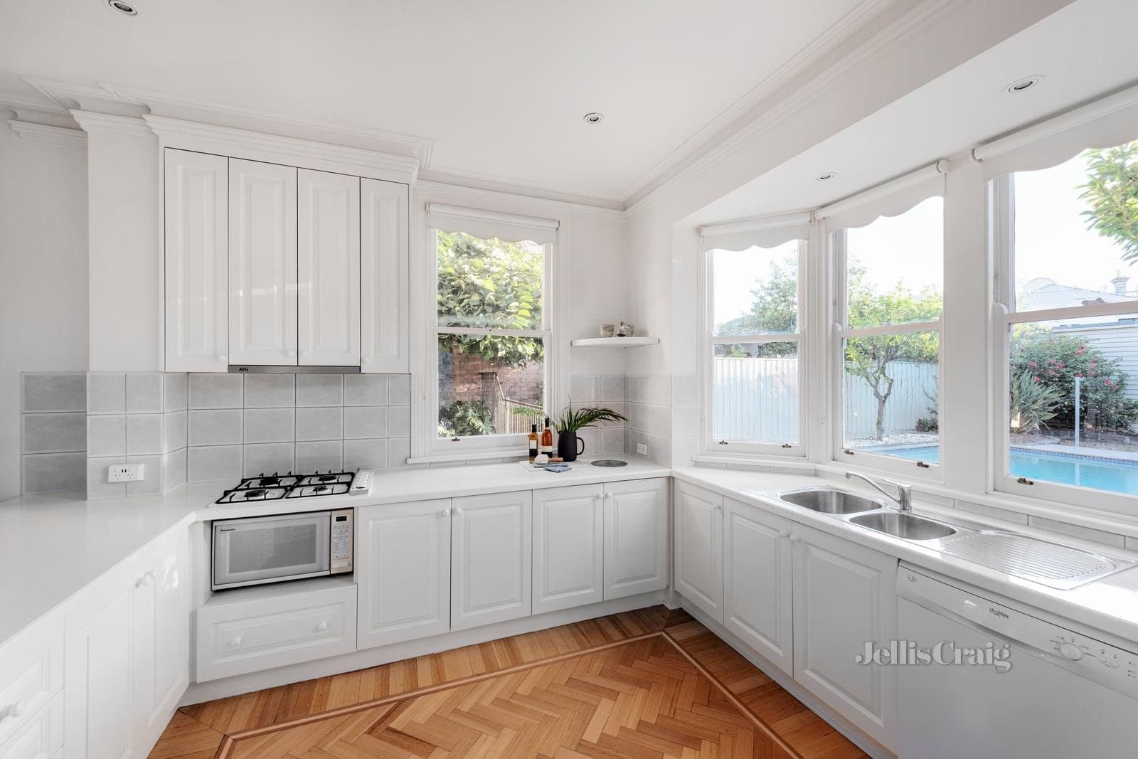 31 Canterbury Road, Middle Park, Middle Park - Thumbnail 8