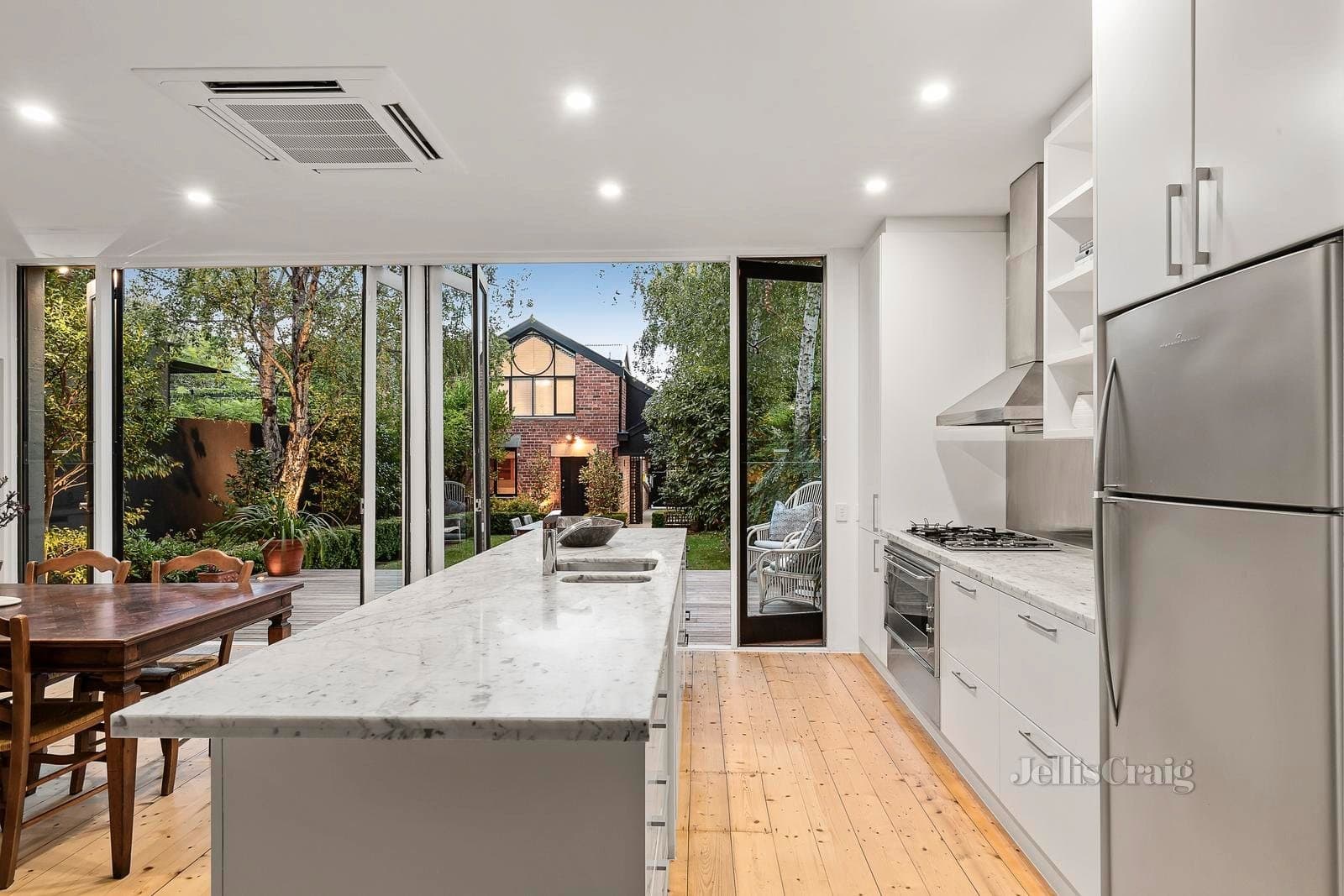 23 Howe Crescent, South Melbourne, South Melbourne - Thumbnail 6