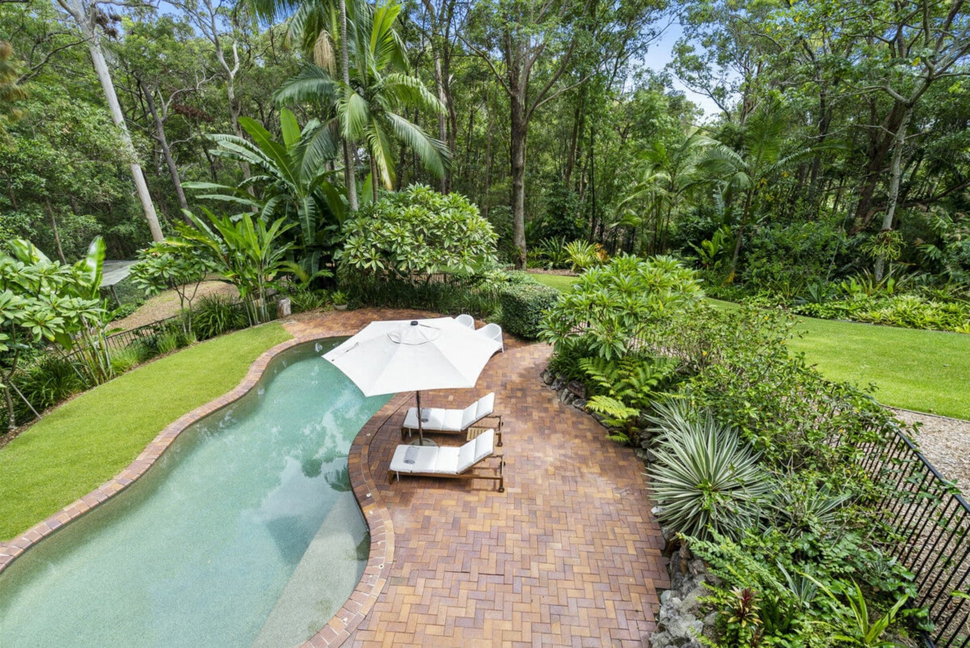 12 Cheshire Grove, Elanora, Elanora - Thumbnail 3