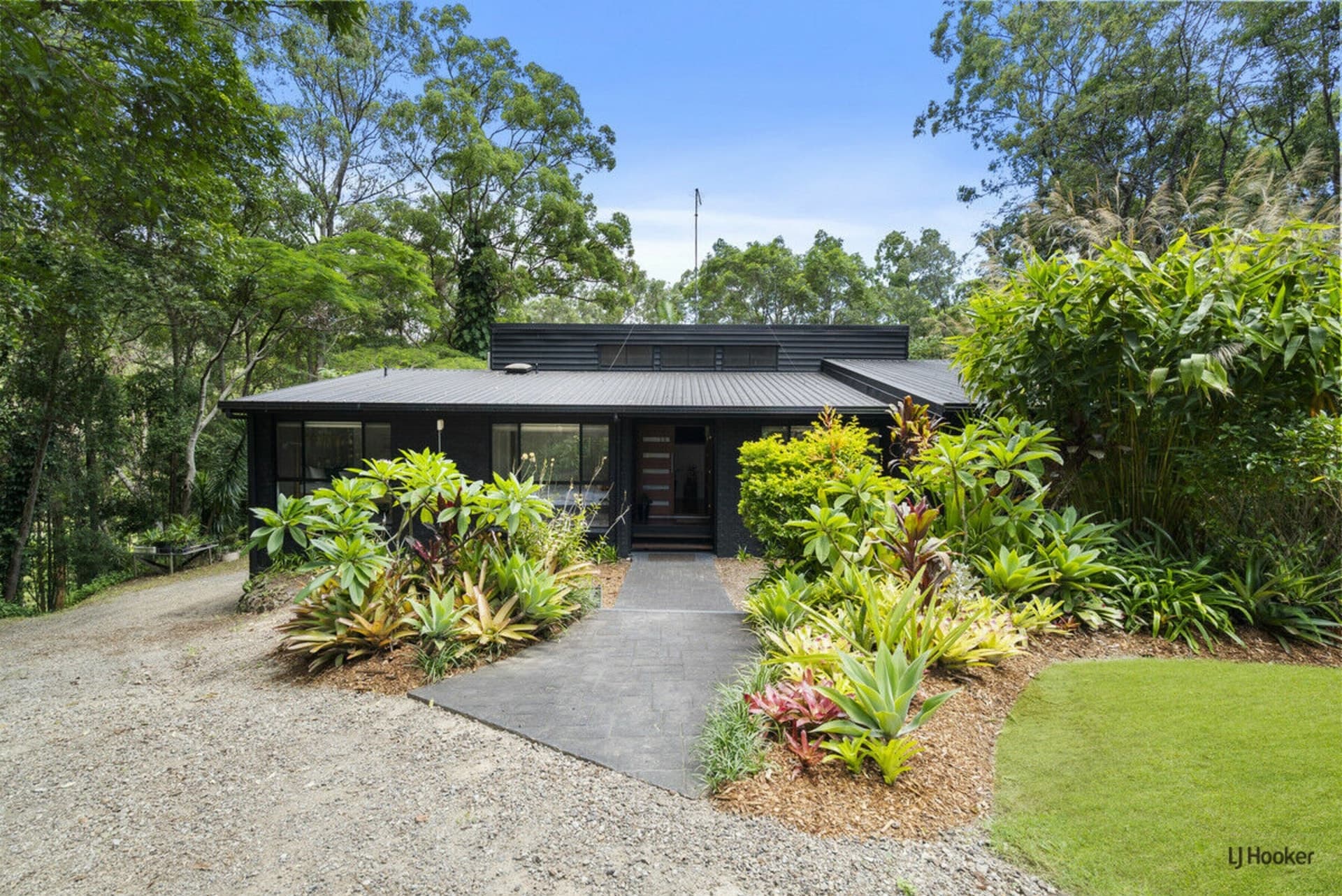12 Cheshire Grove, Elanora, Elanora - Thumbnail 4