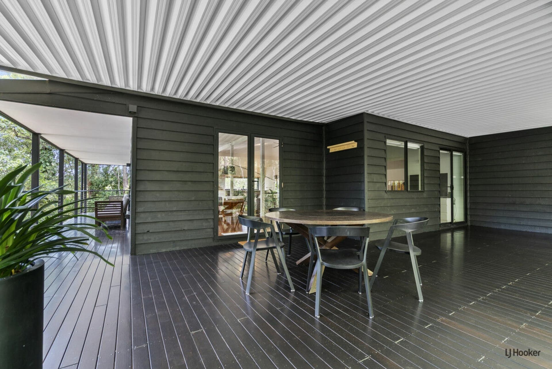 12 Cheshire Grove, Elanora, Elanora - Thumbnail 5