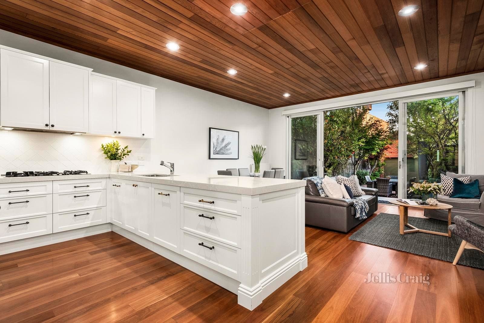 16 Howe Crescent, South Melbourne, South Melbourne - Thumbnail 3