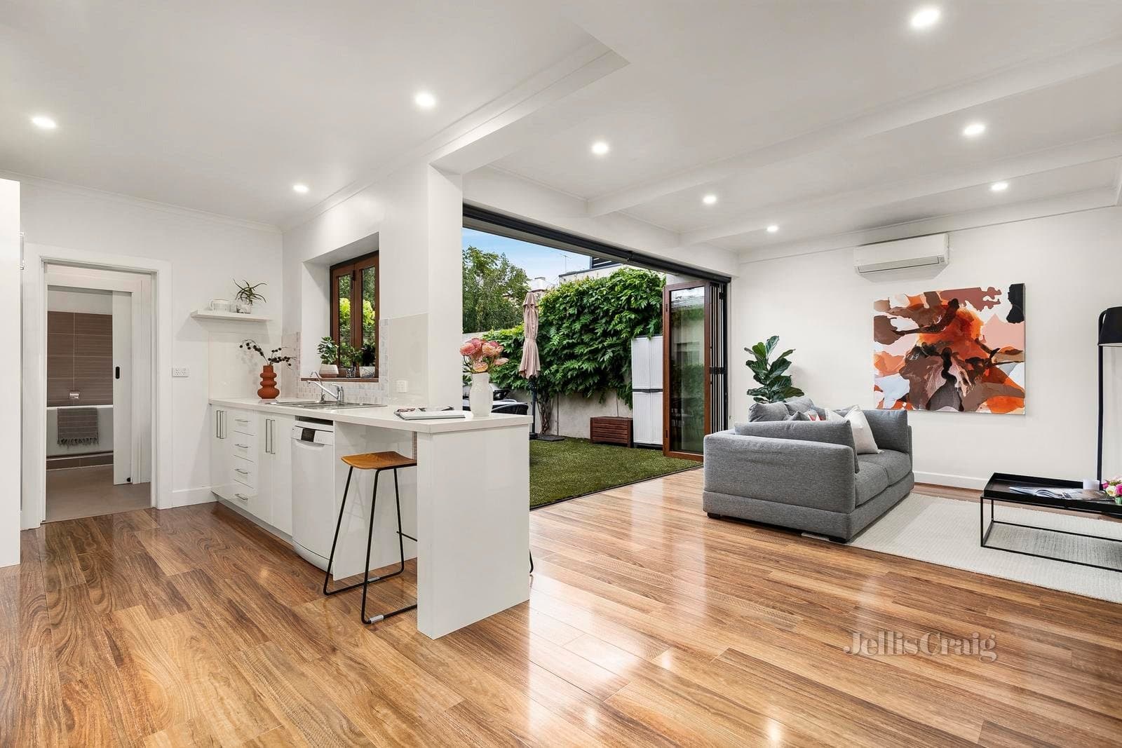 13 Madden Street, Albert Park, Albert Park - Thumbnail 3