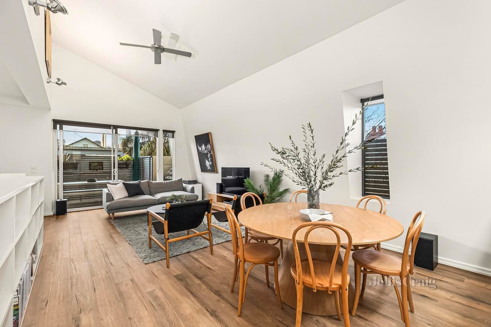 2B Esplanade Place, Port Melbourne, Port Melbourne - Thumbnail 3