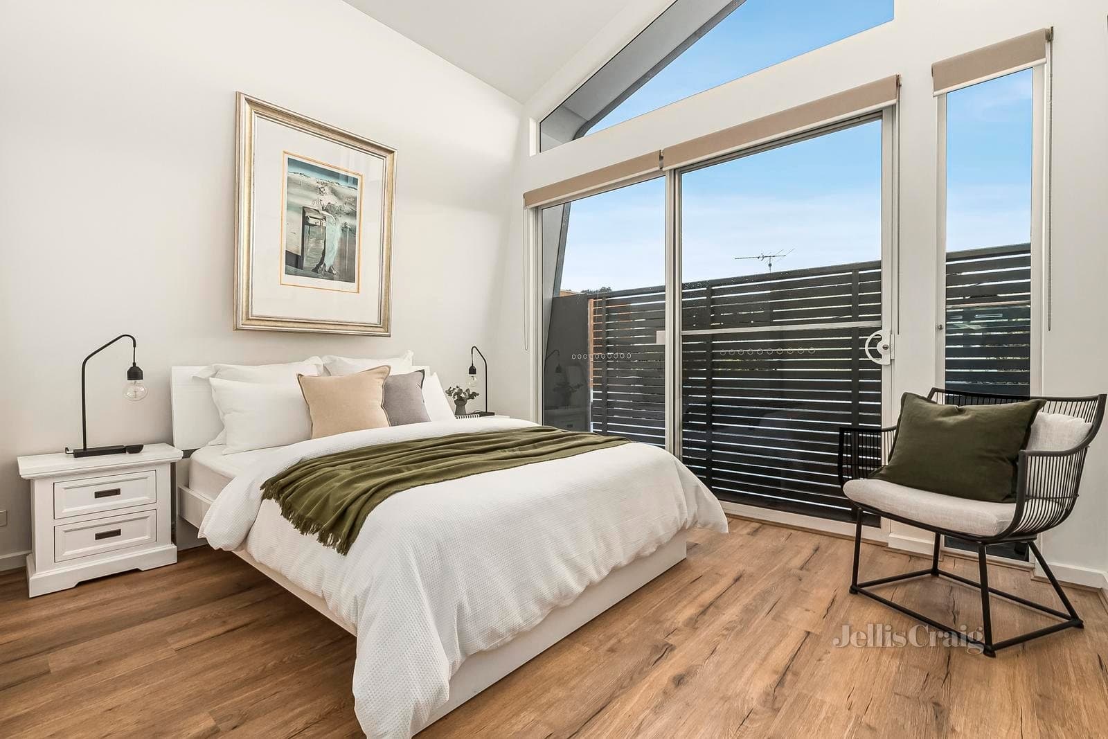 2B Esplanade Place, Port Melbourne, Port Melbourne - Thumbnail 5