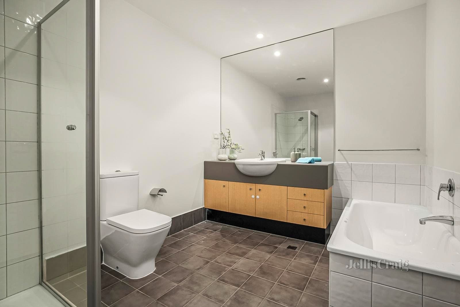 842/1 Esplanade West, Port Melbourne, Port Melbourne - Thumbnail 7